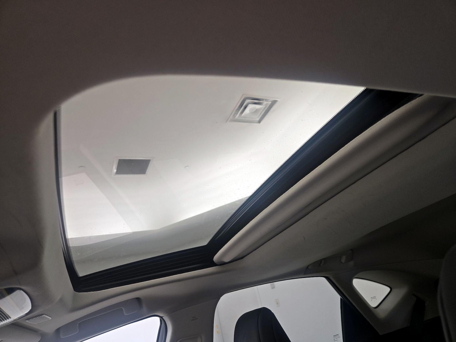 Sunroof(s) & Overhead Airbags