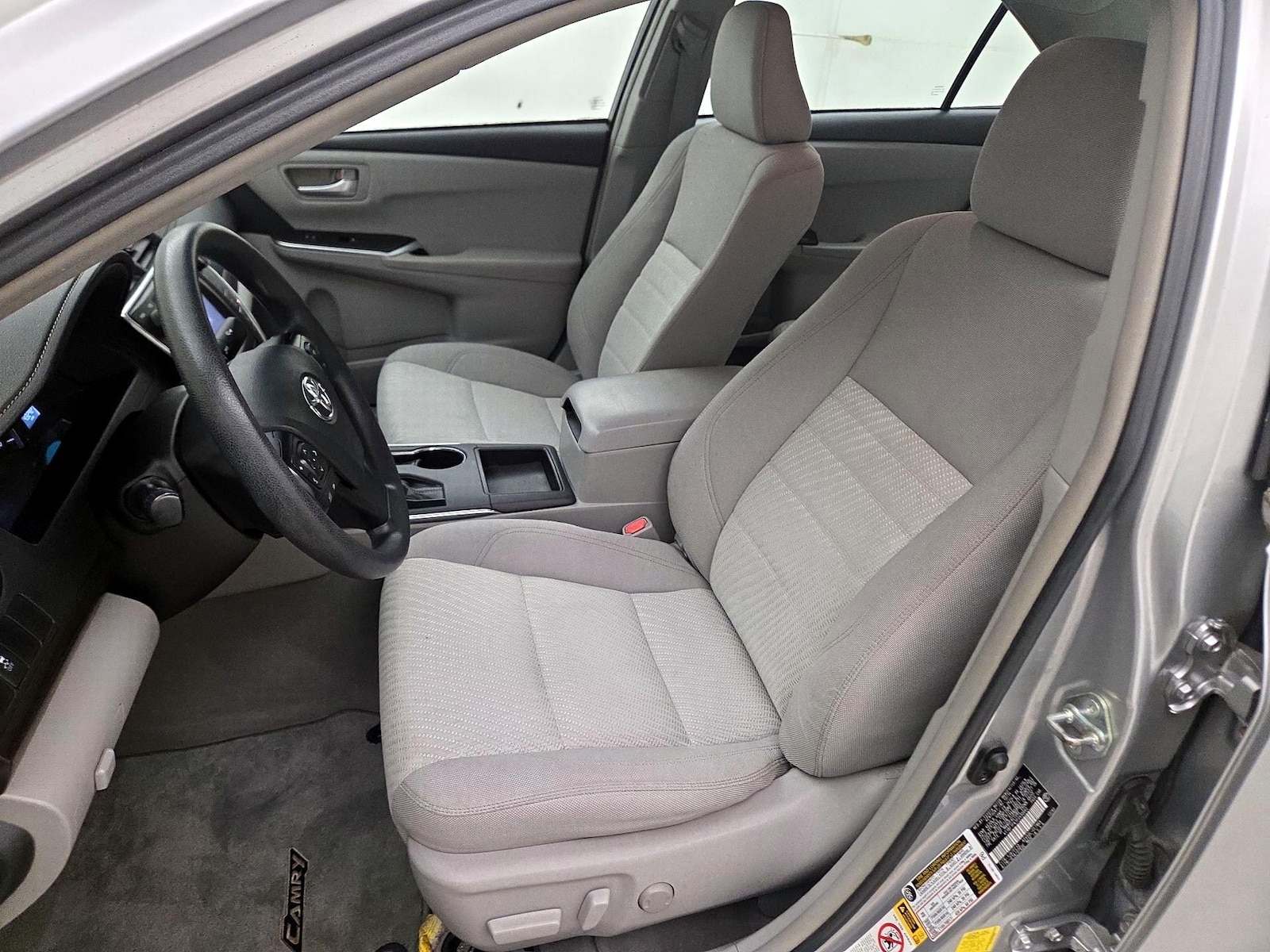 2015 Toyota Camry LE - Photo 12
