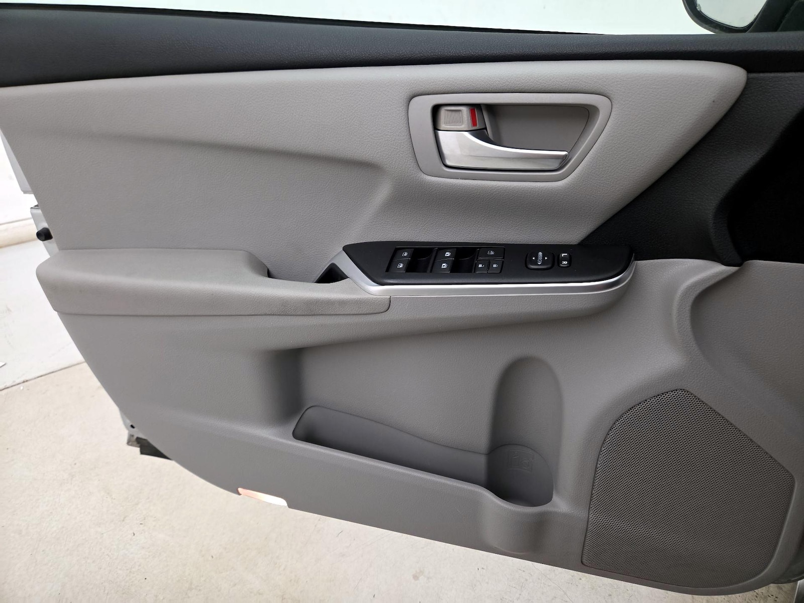 2015 Toyota Camry LE - Photo 13