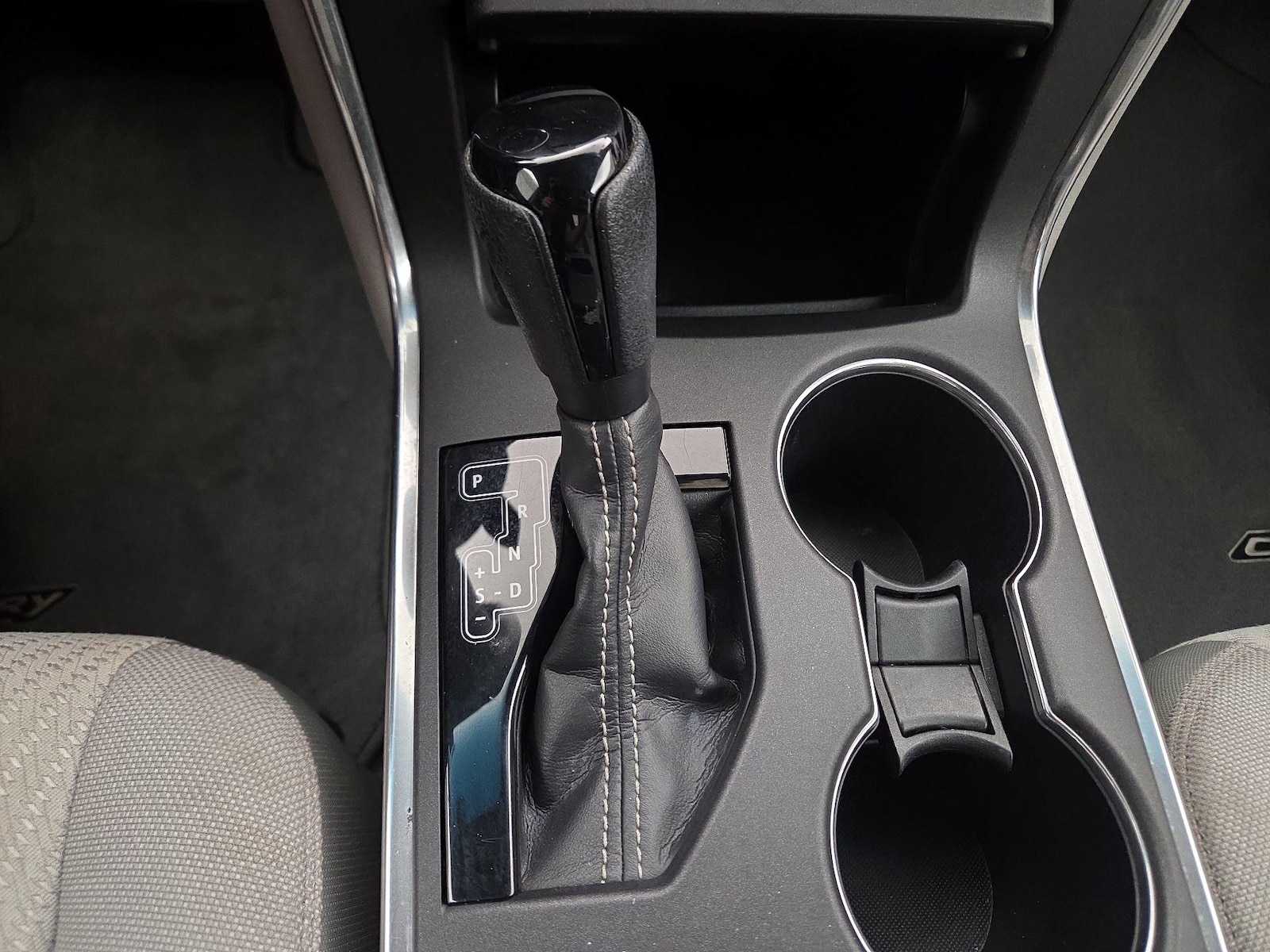 2015 Toyota Camry LE - Photo 18