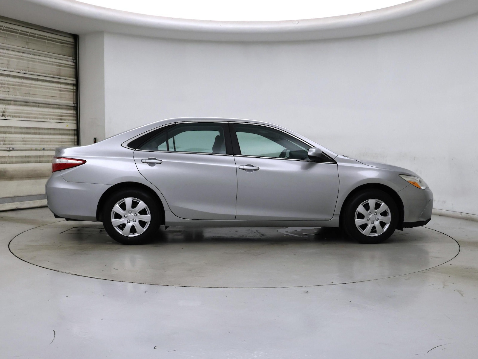 2015 Toyota Camry LE - Photo 8
