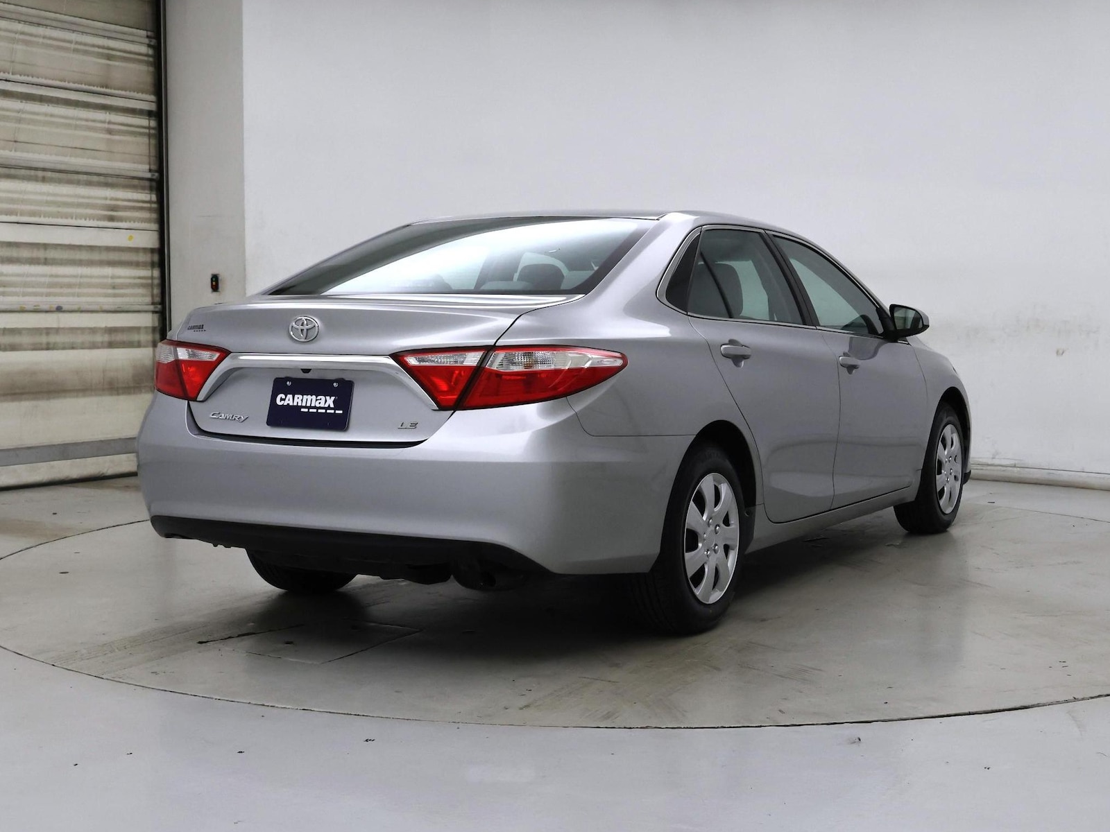 2015 Toyota Camry LE - Photo 9