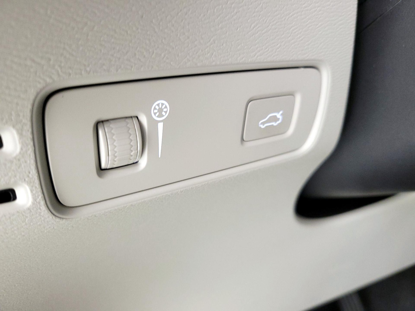 2022 Volvo XC40 Momentum - Photo 14