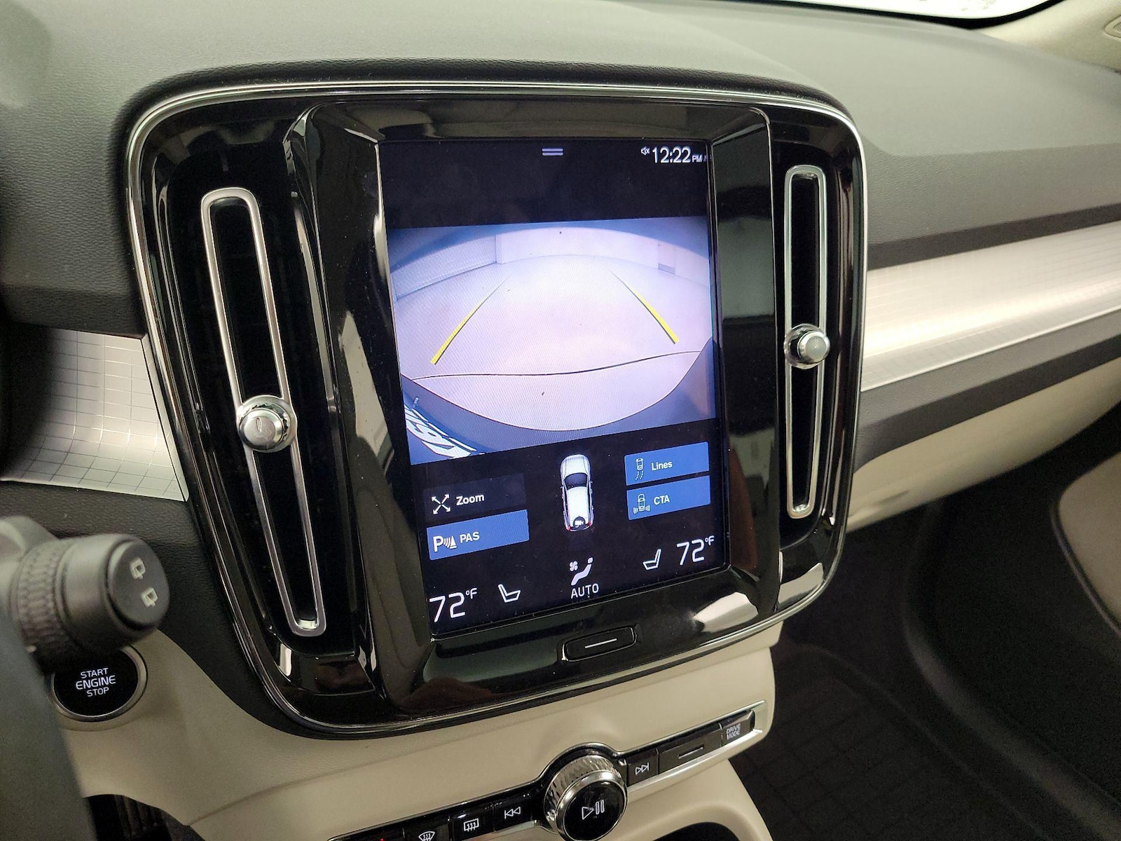 2022 Volvo XC40 Momentum - Photo 16