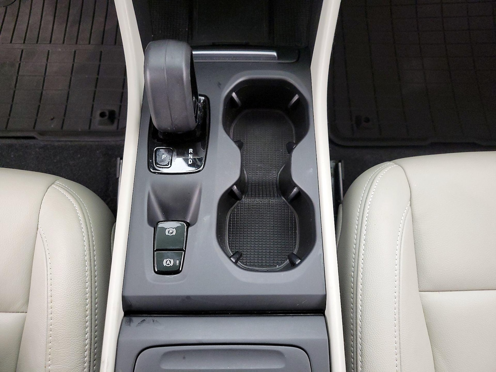 2022 Volvo XC40 Momentum - Photo 19