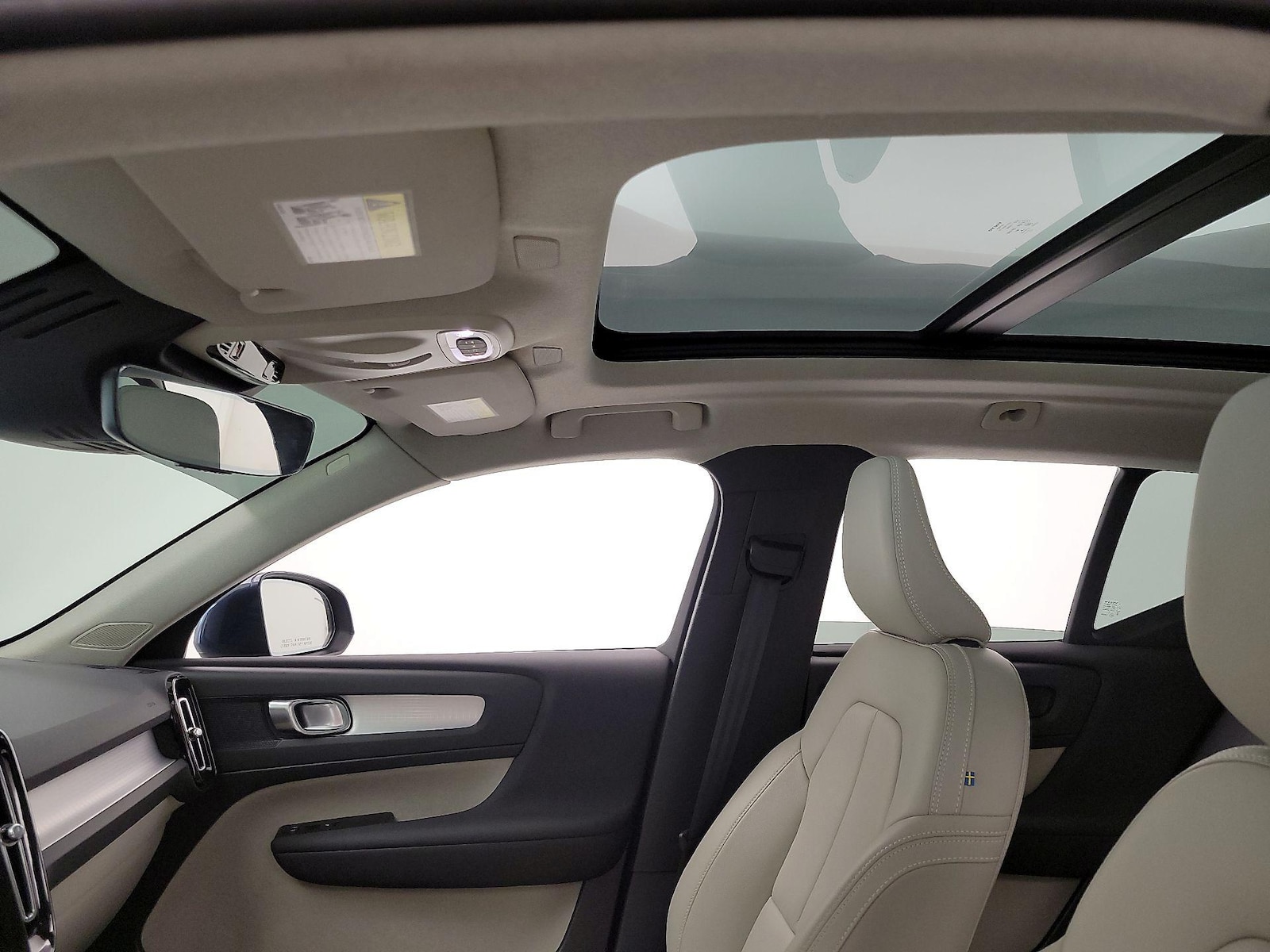 2022 Volvo XC40 Momentum - Photo 21