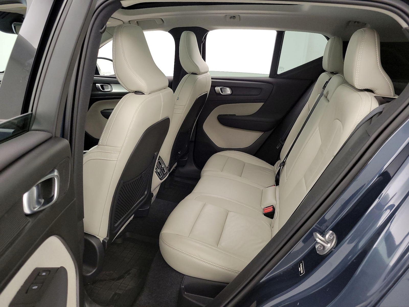 2022 Volvo XC40 Momentum - Photo 22