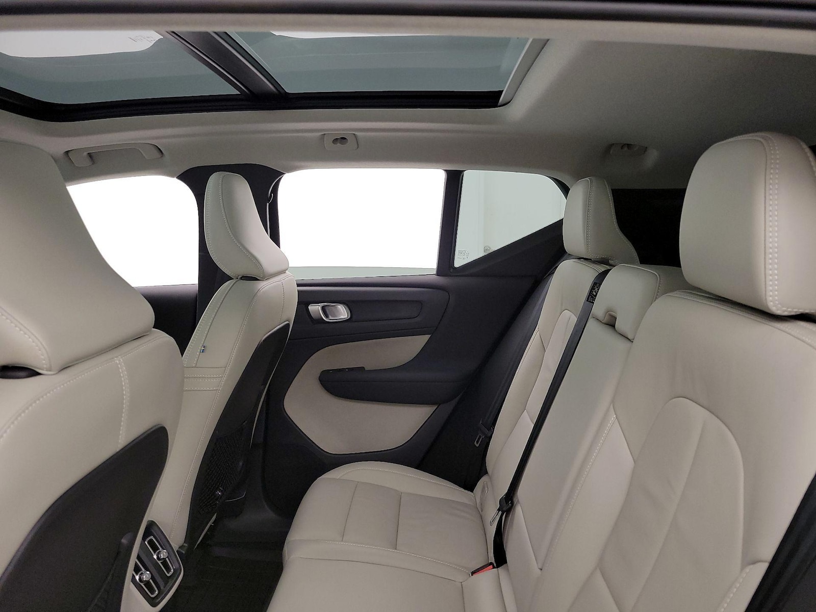 2022 Volvo XC40 Momentum - Photo 25
