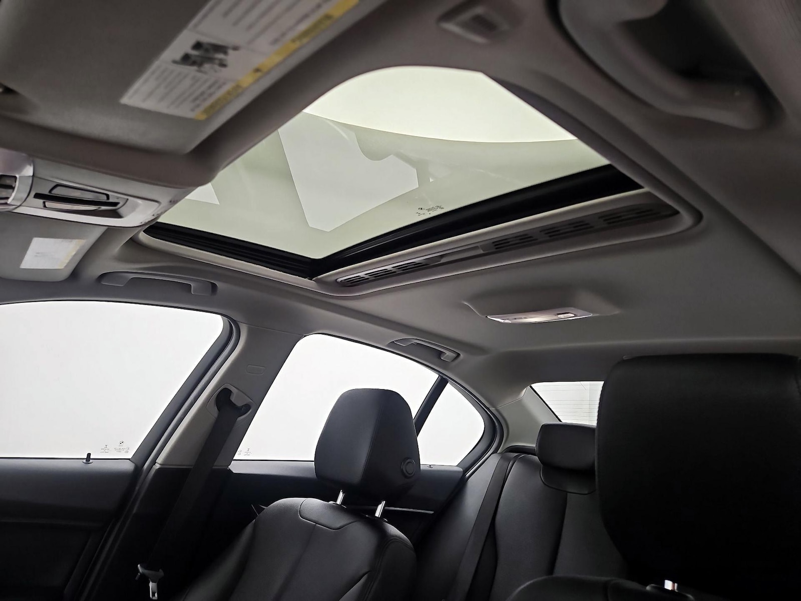 Sunroof(s) & Overhead Airbags