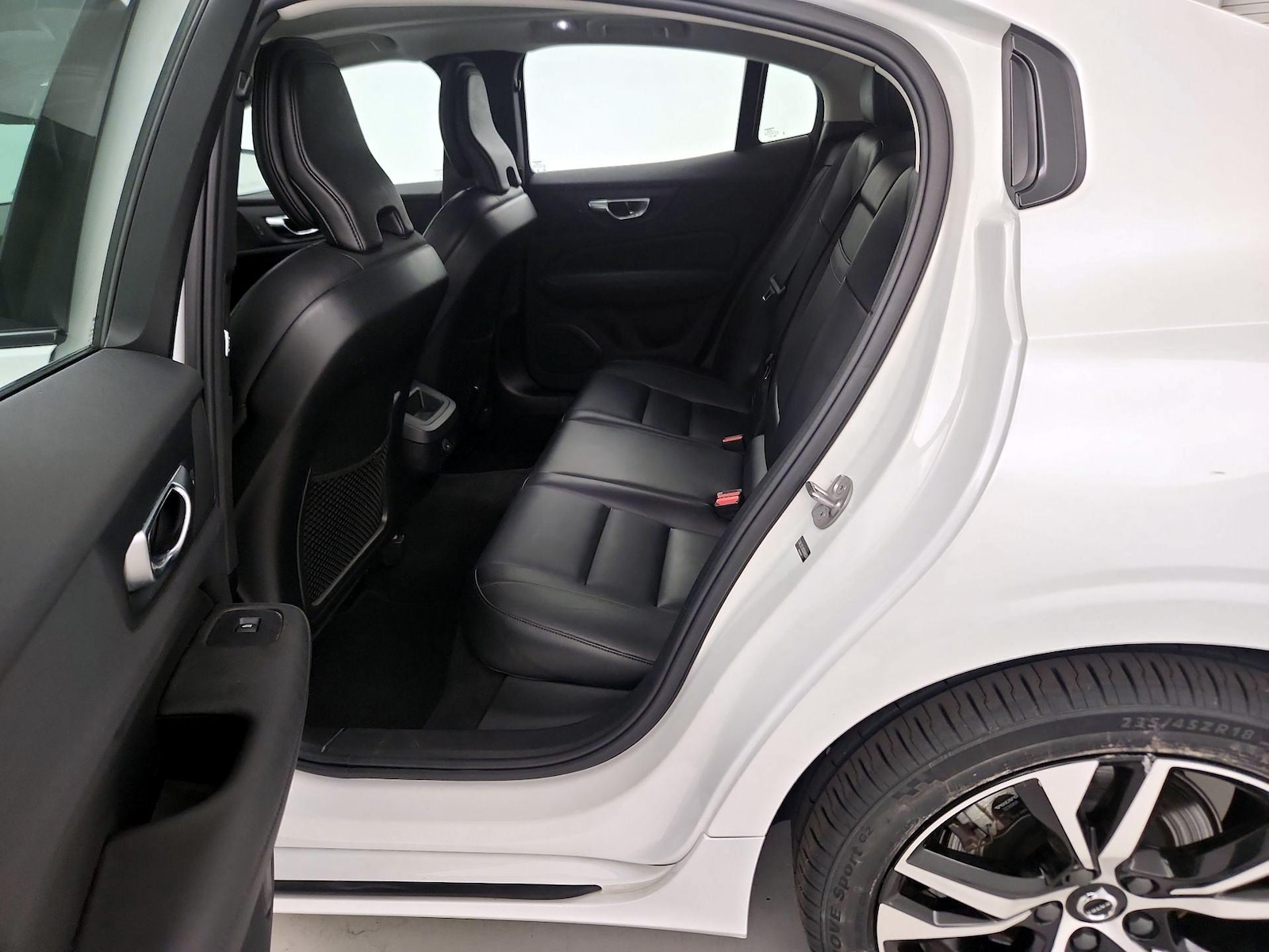 2025 Volvo S60 Core - Photo 22