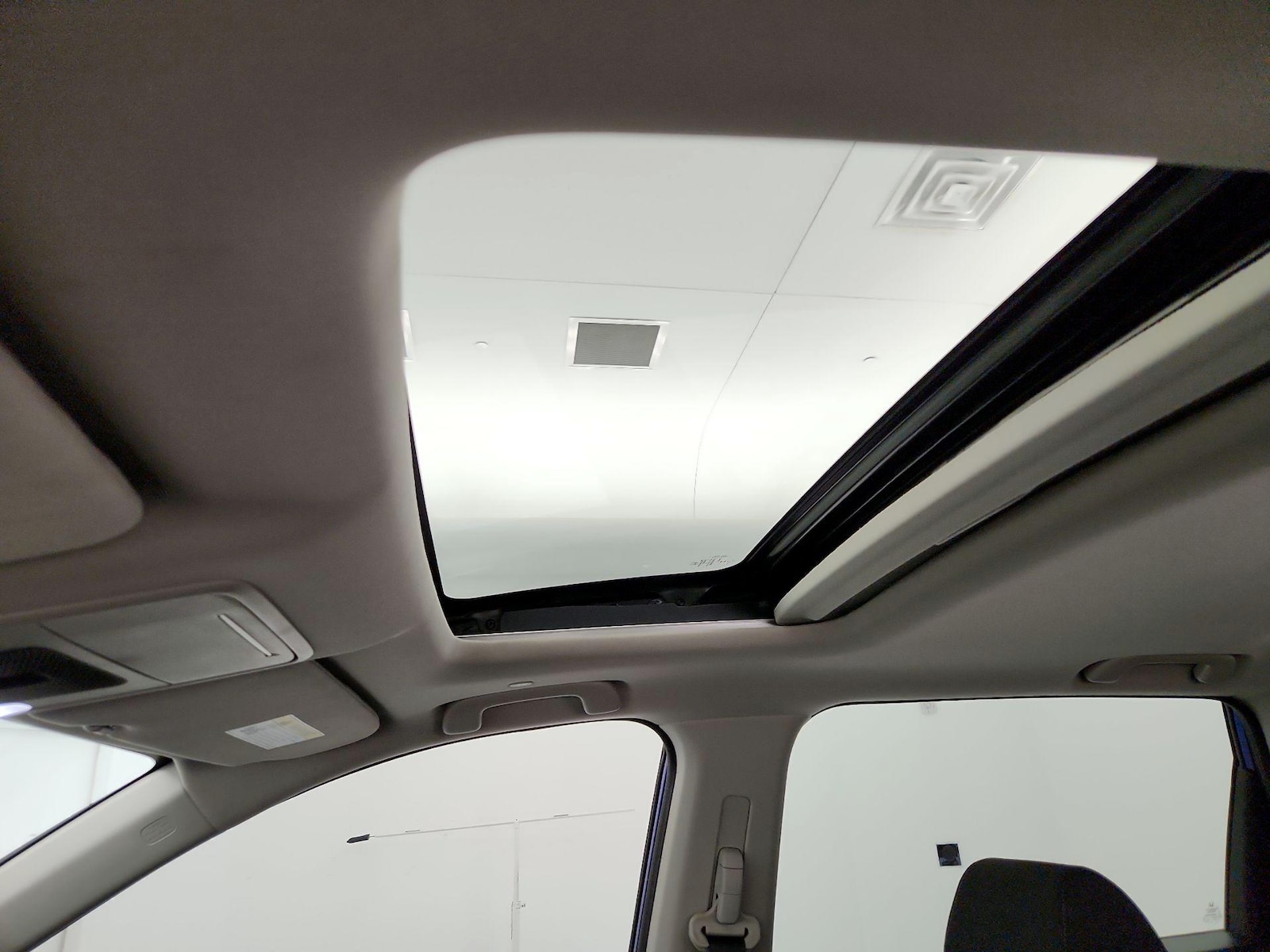 Sunroof(s) & Overhead Airbags
