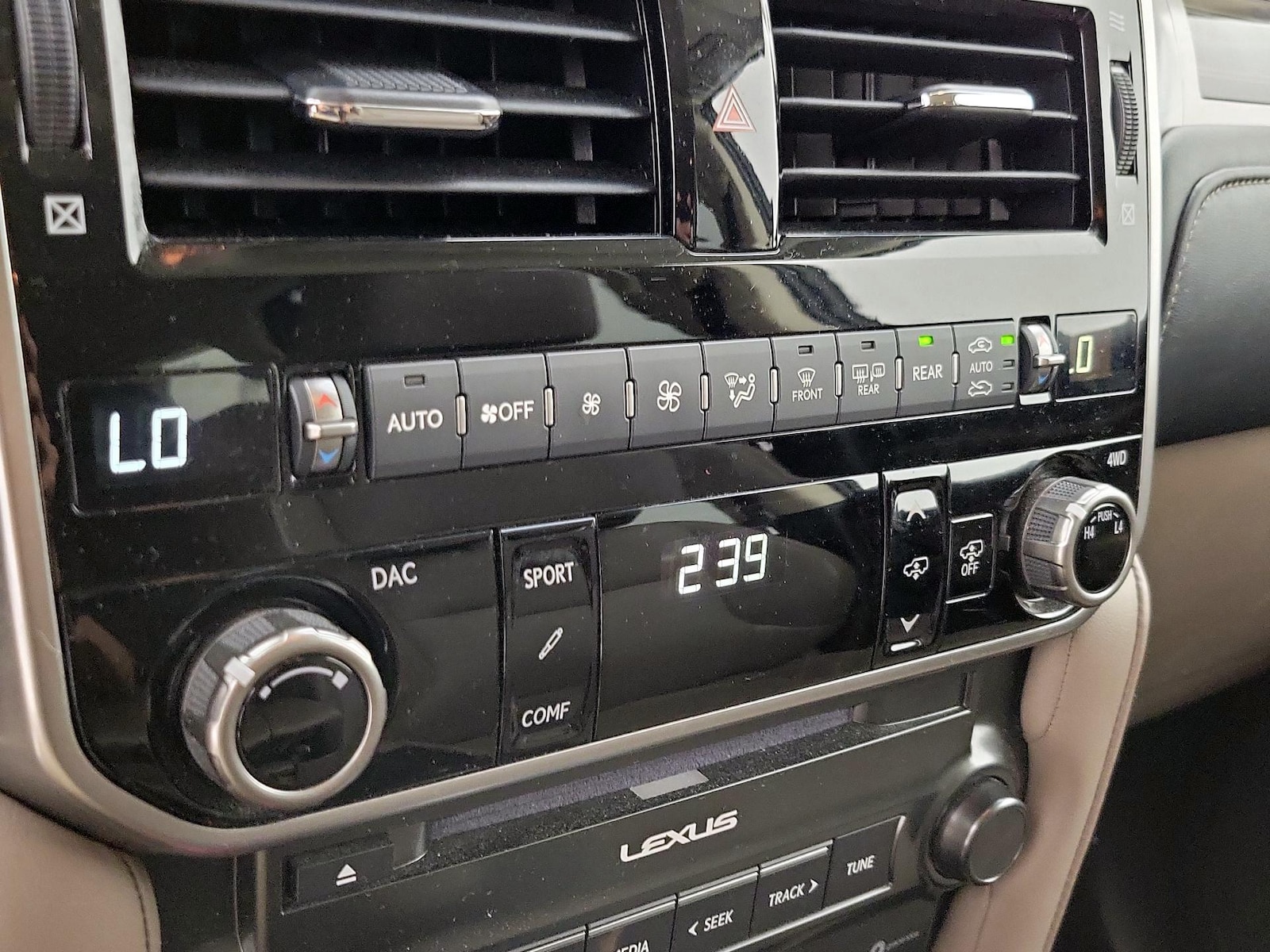 2023 Lexus GX LUXURY - Photo 18