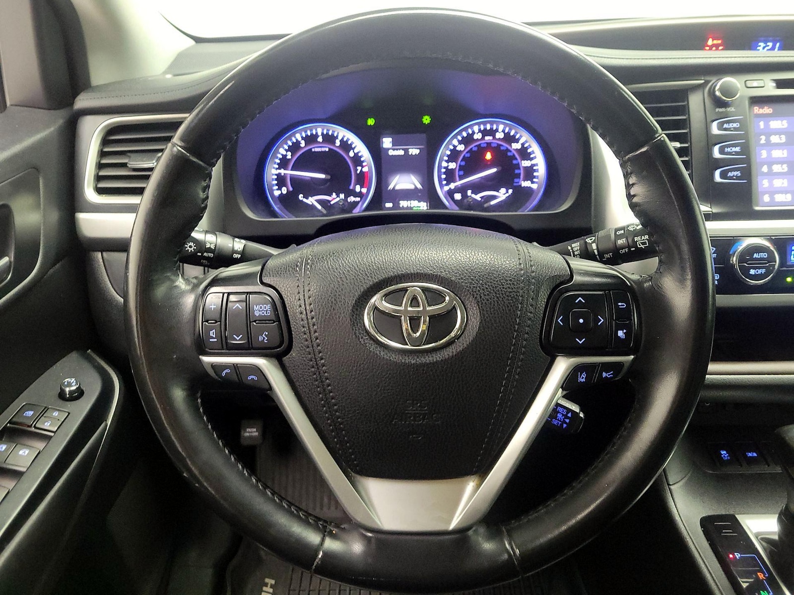 2019 Toyota Highlander XLE - Photo 11