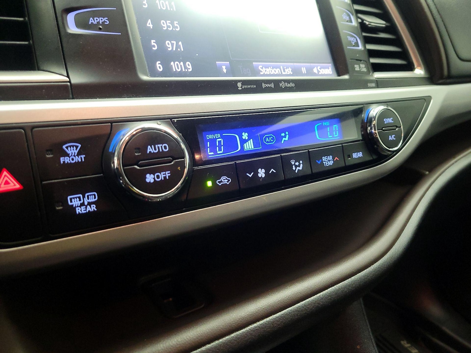 2019 Toyota Highlander XLE - Photo 17