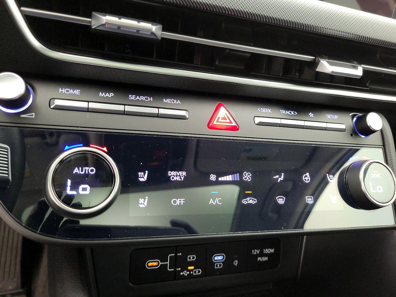 2025 Hyundai Sonata Hybrid Limited - Photo 18