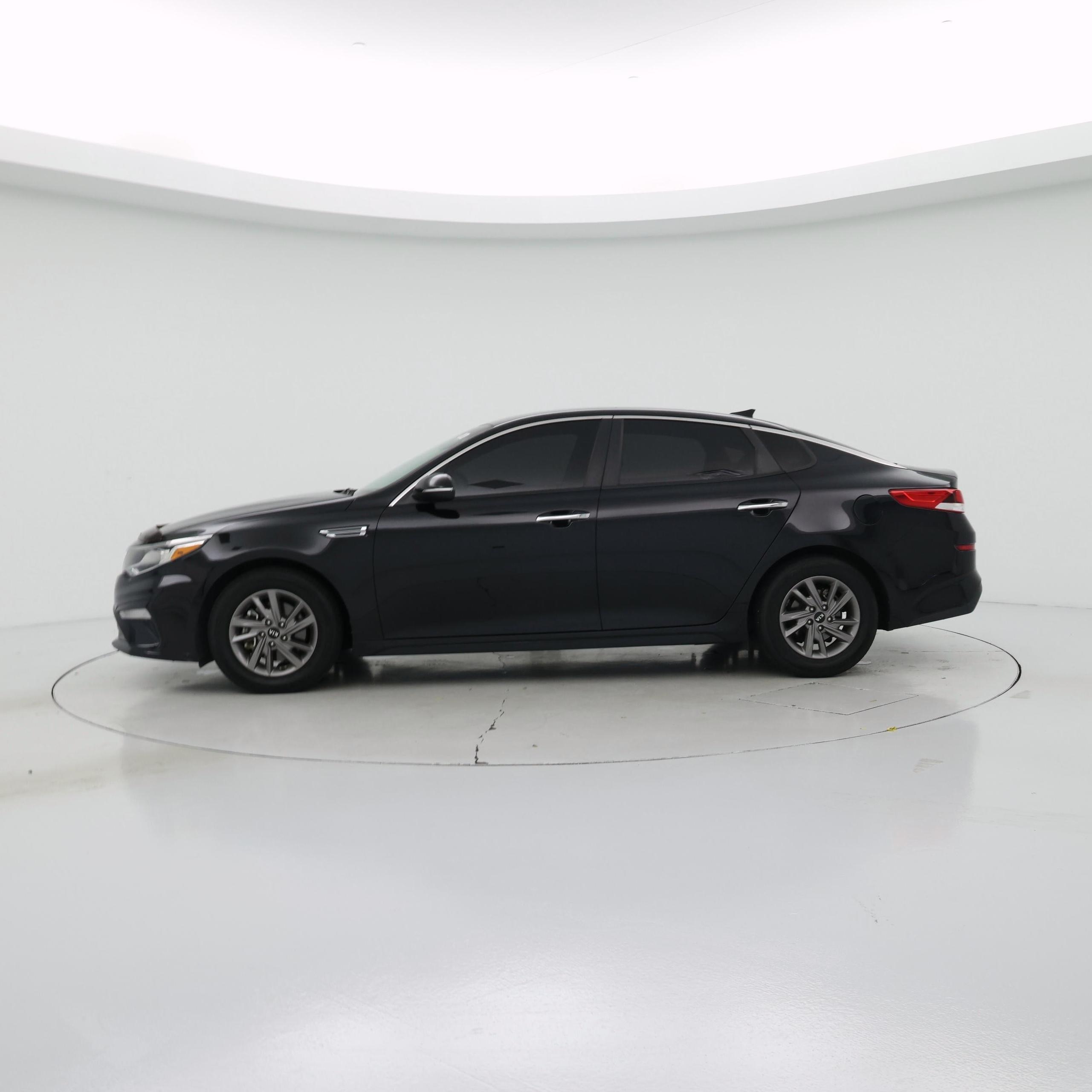 Thumbnail: 2020 Kia Optima - 3