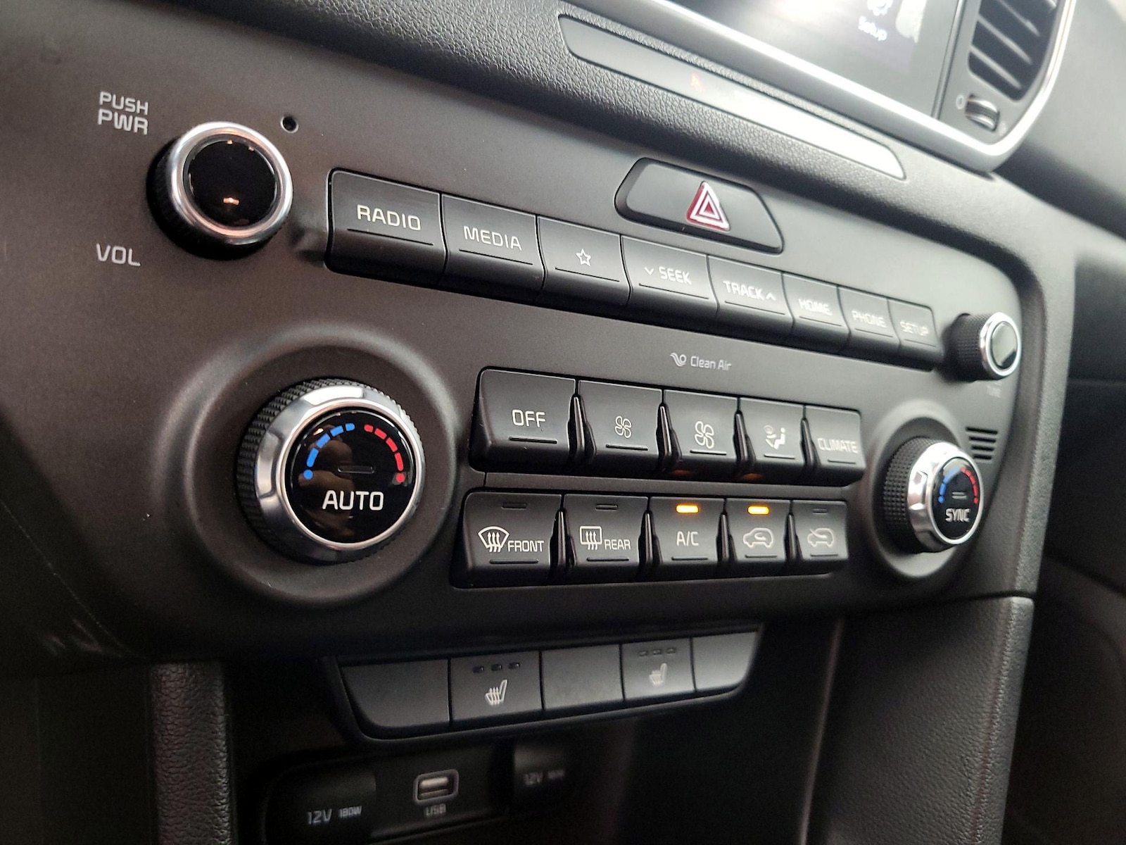 2020 Kia Sportage LX - Photo 17
