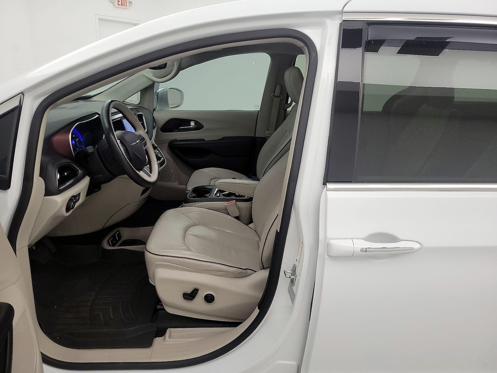 2017 Chrysler Pacifica Limited - Photo 12