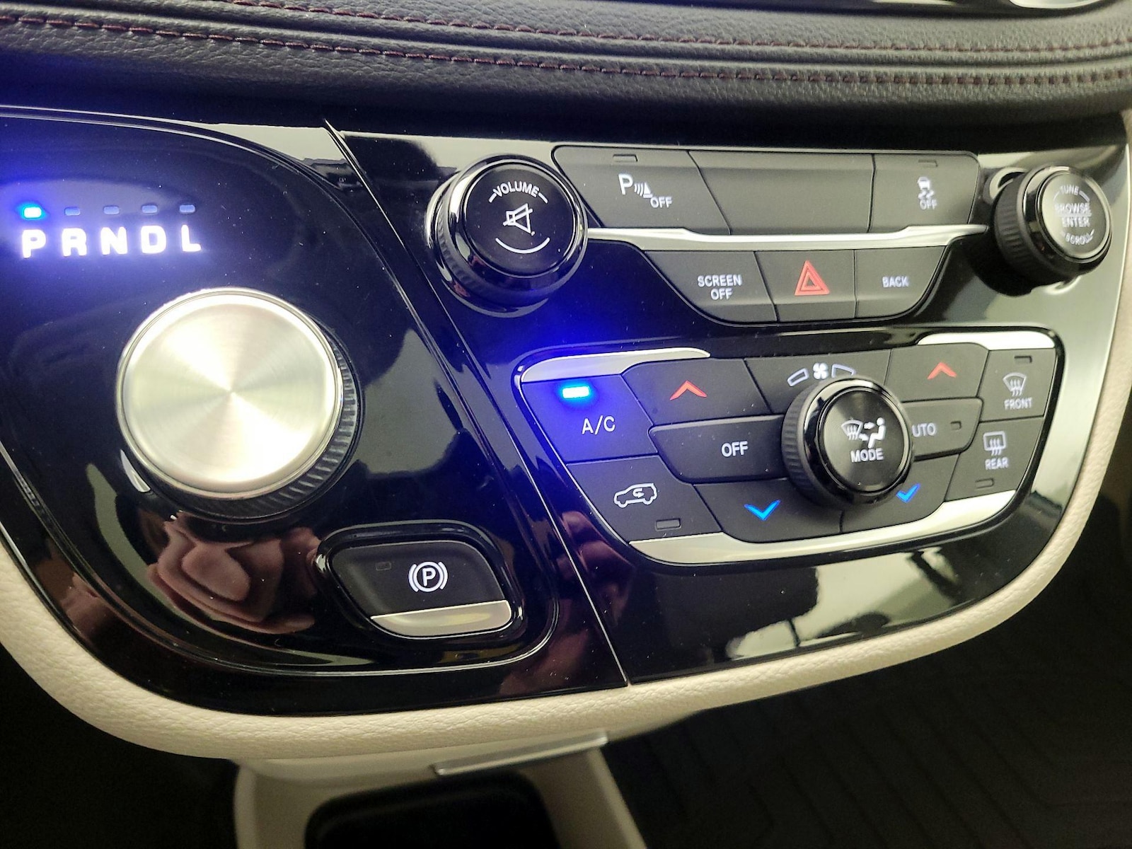2017 Chrysler Pacifica Limited - Photo 18