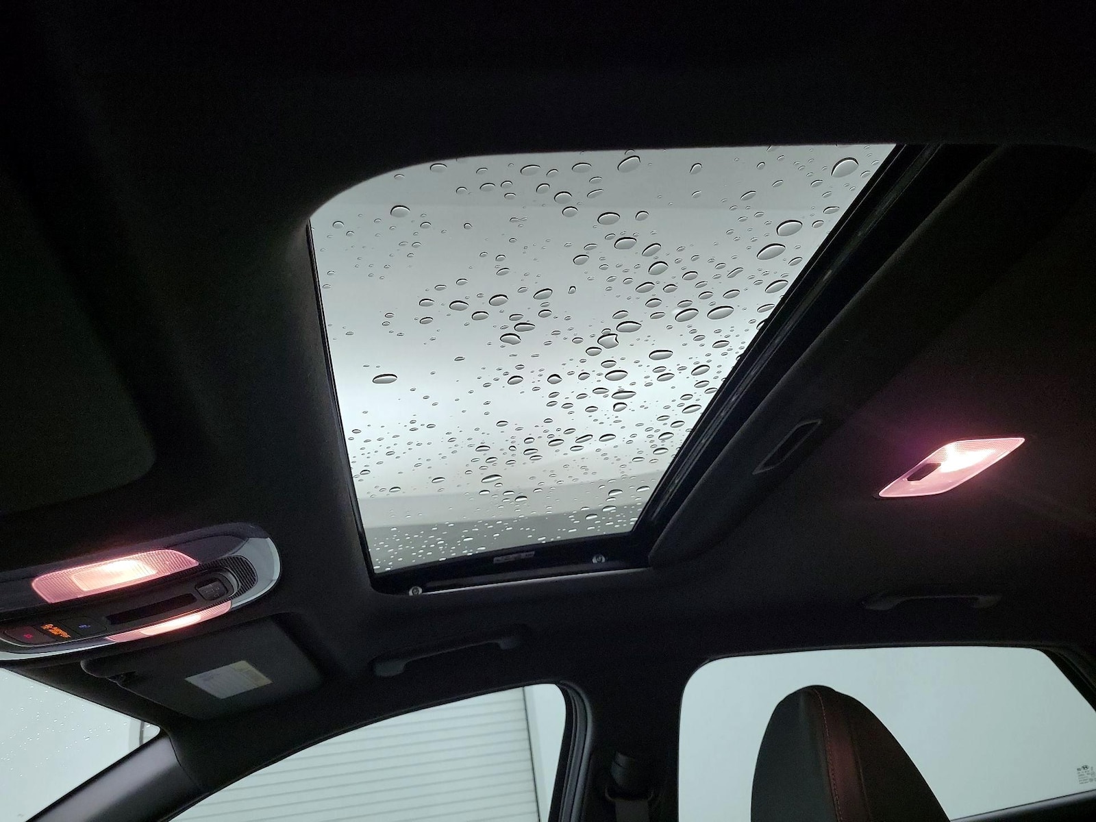 Sunroof(s) & Overhead Airbags