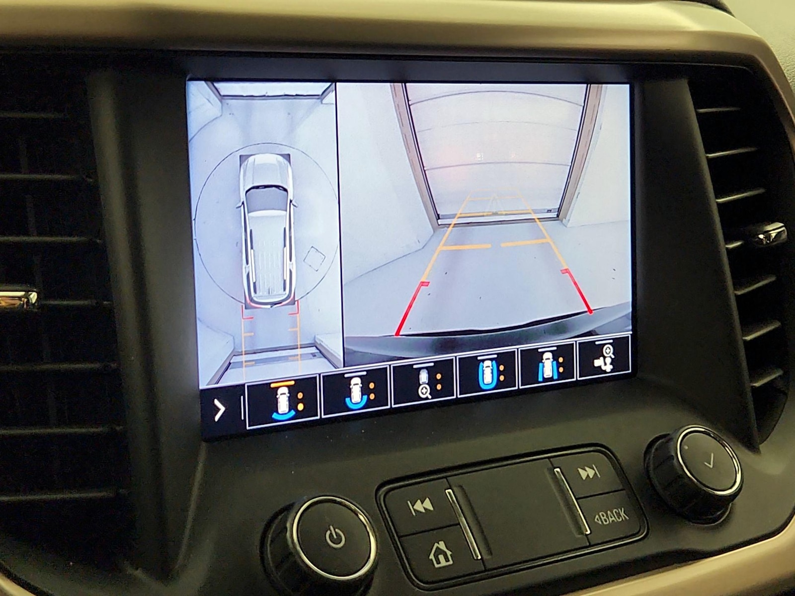 2020 GMC Acadia Denali - Photo 16