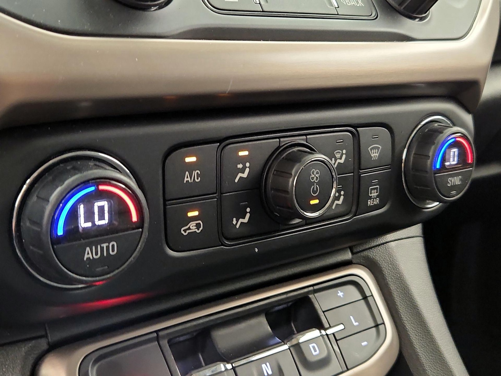 2020 GMC Acadia Denali - Photo 18