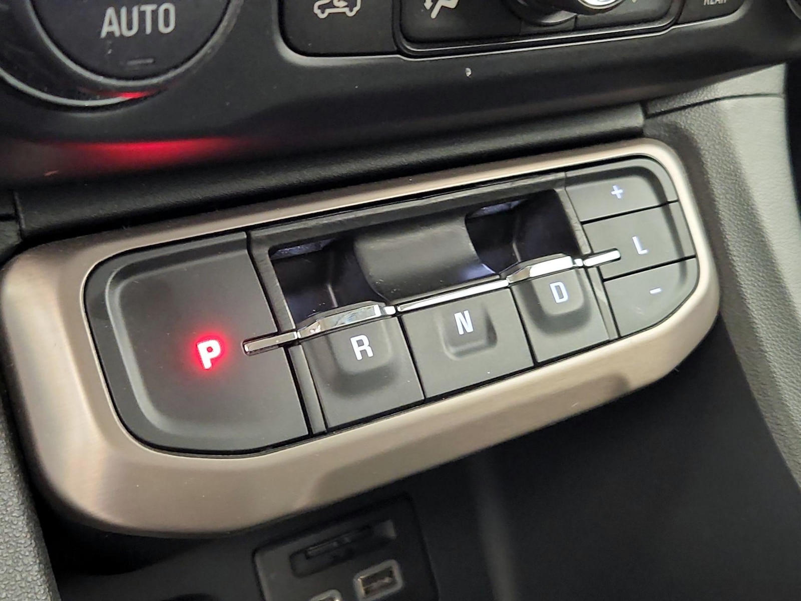 2020 GMC Acadia Denali - Photo 19