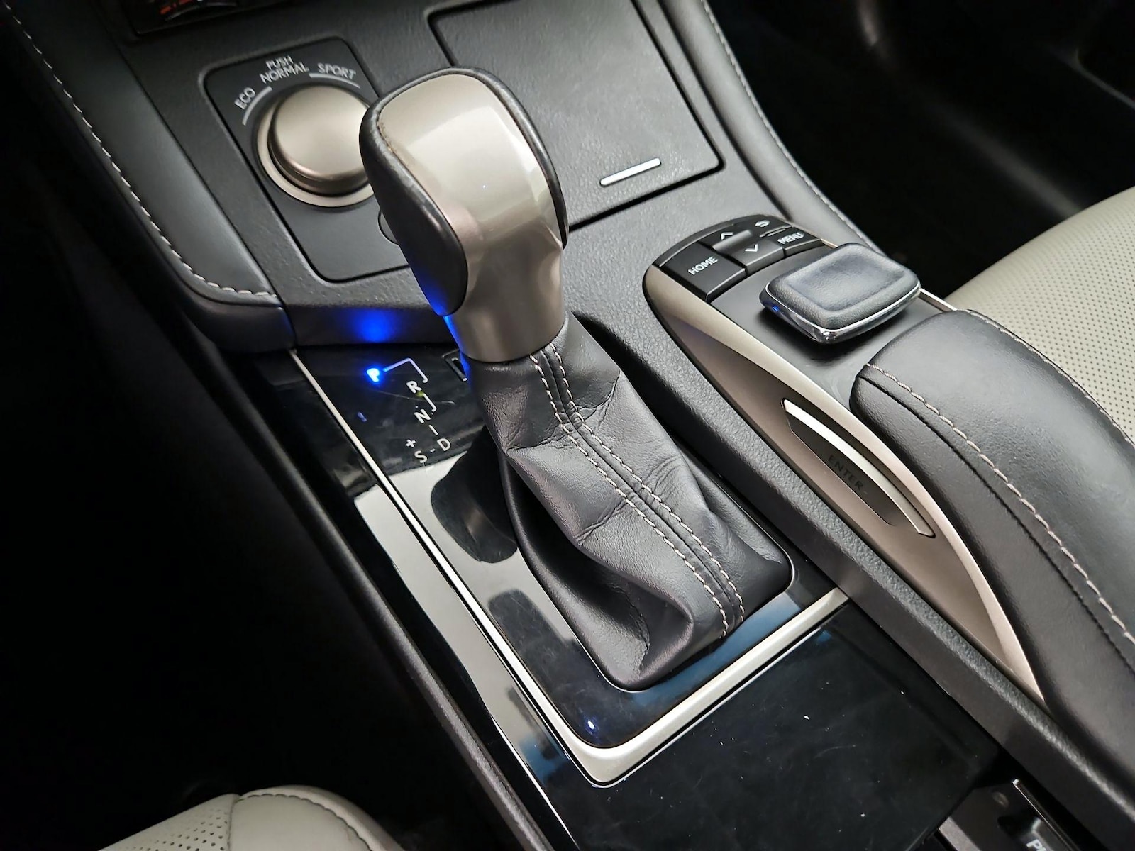 2018 Lexus ES 350 - Photo 19