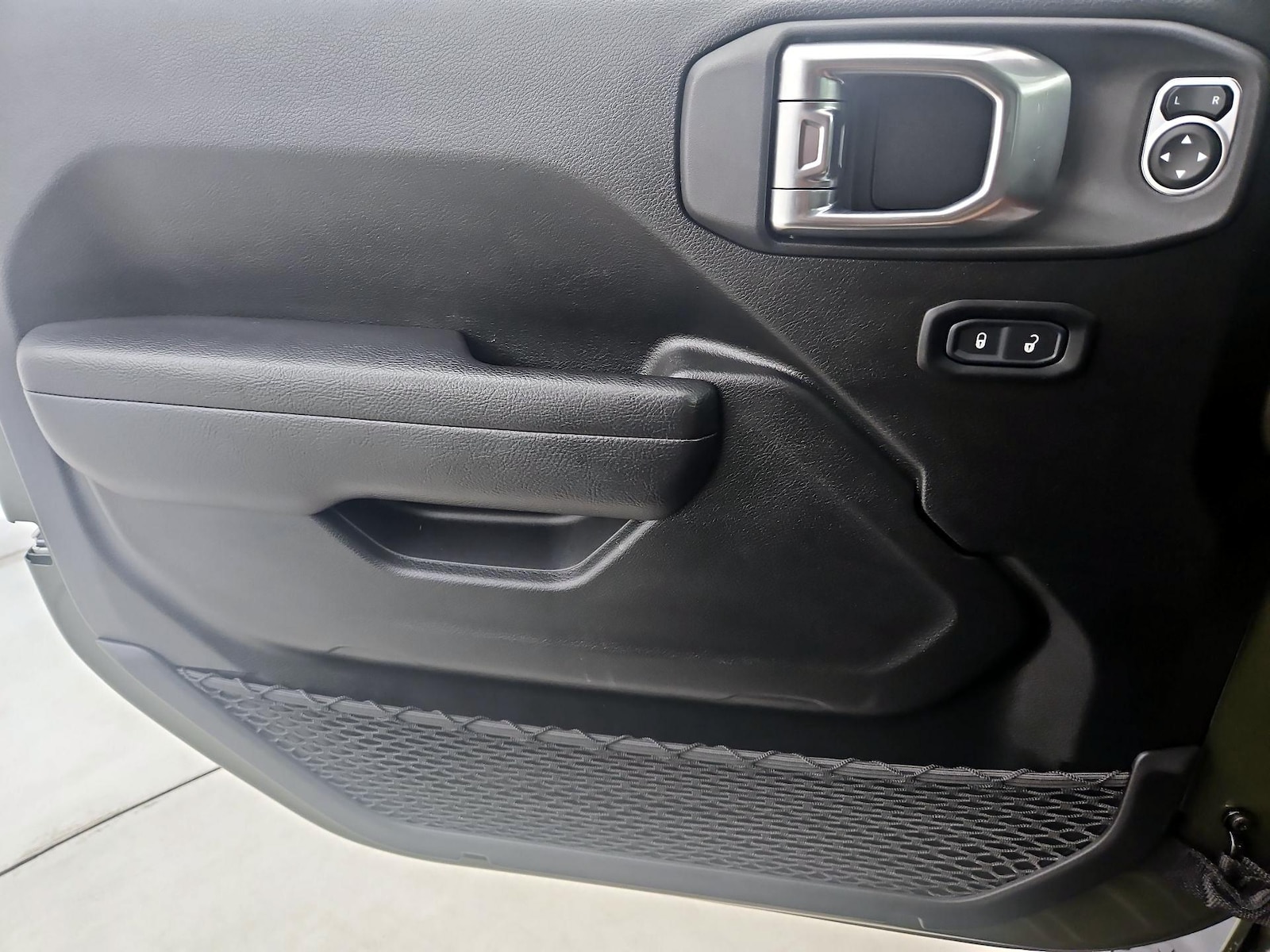 2023 Jeep Wrangler 2-Door Sport S - Photo 13