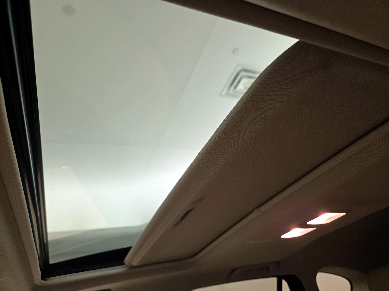 Sunroof(s) & Overhead Airbags