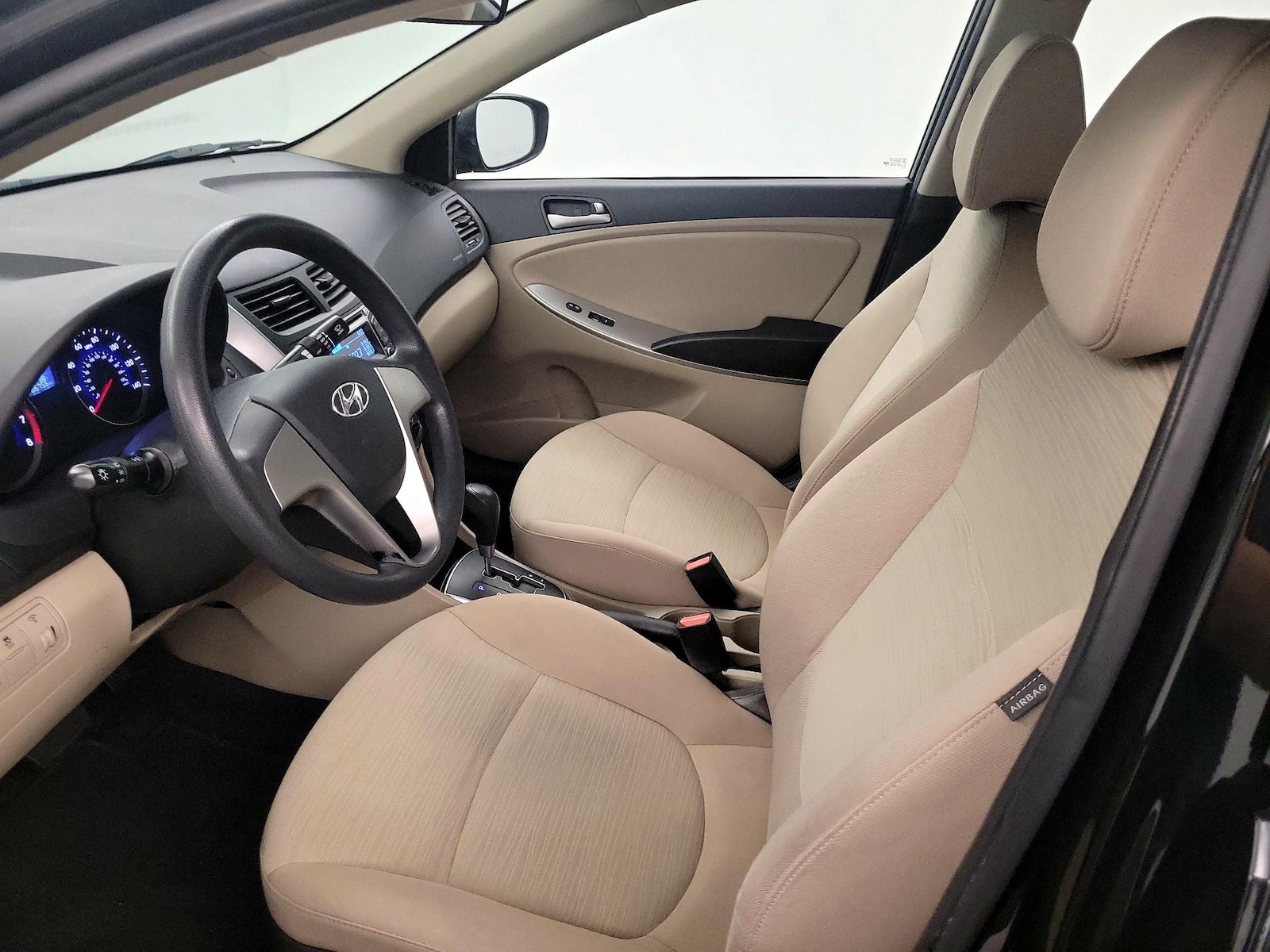 2016 Hyundai Accent SE - Photo 12