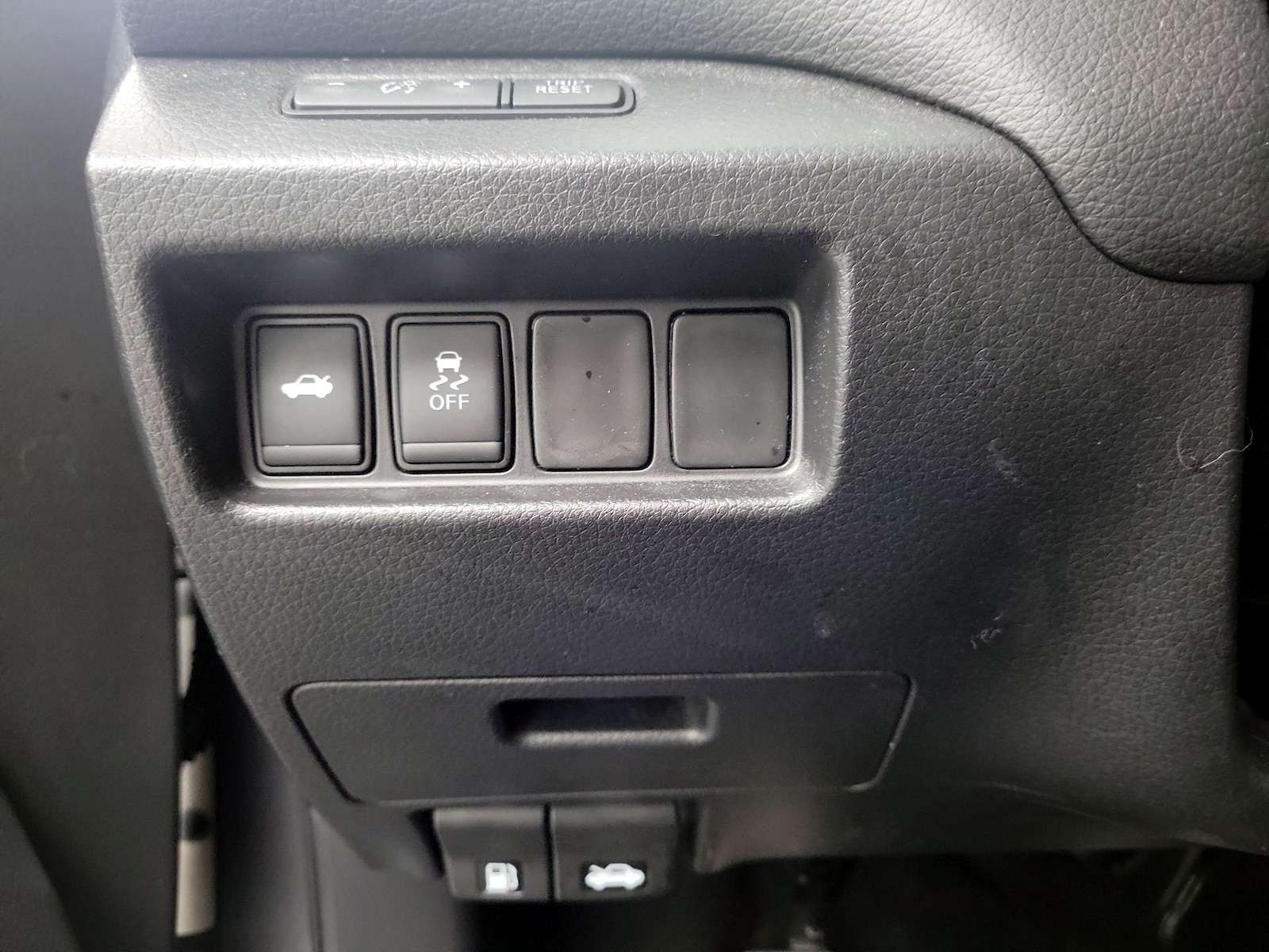 2018 Nissan Altima SR - Photo 14