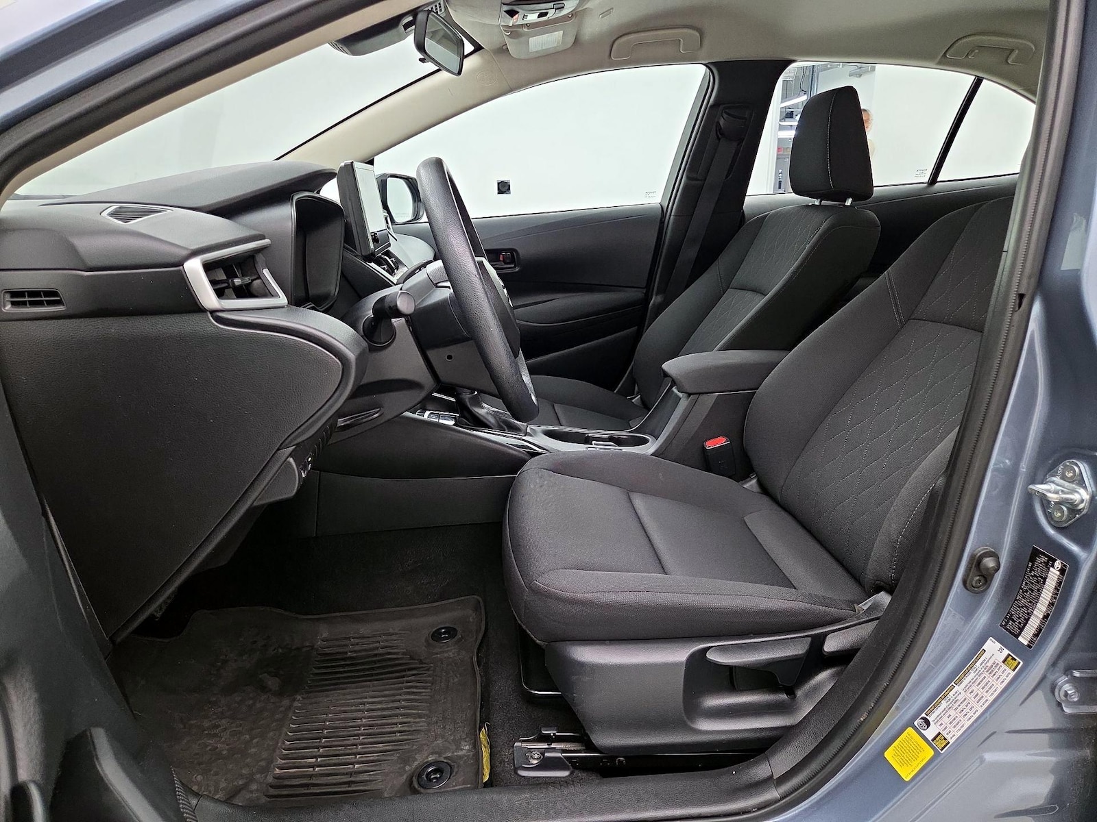 2025 Toyota Corolla LE - Photo 12