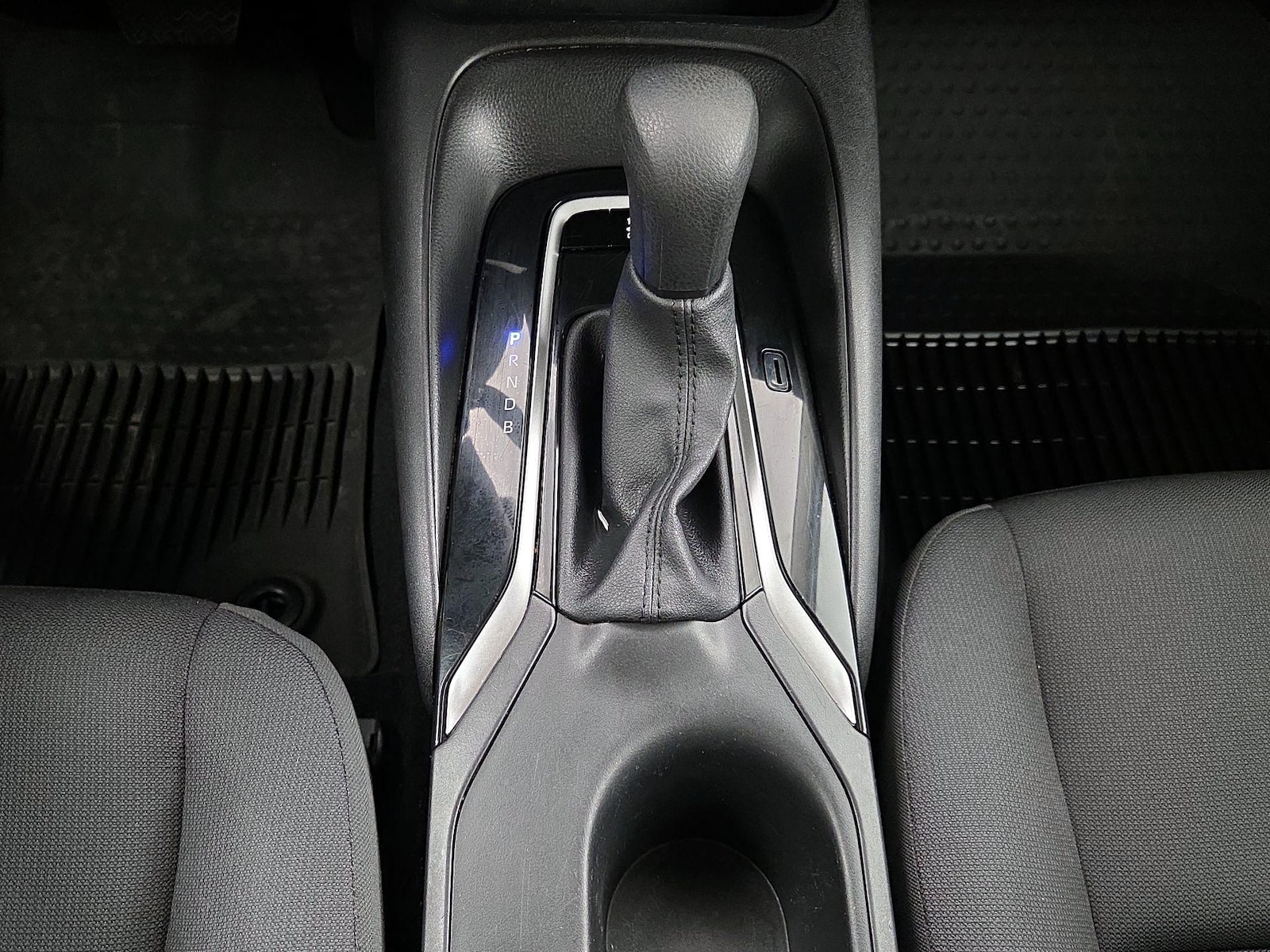 2025 Toyota Corolla LE - Photo 18