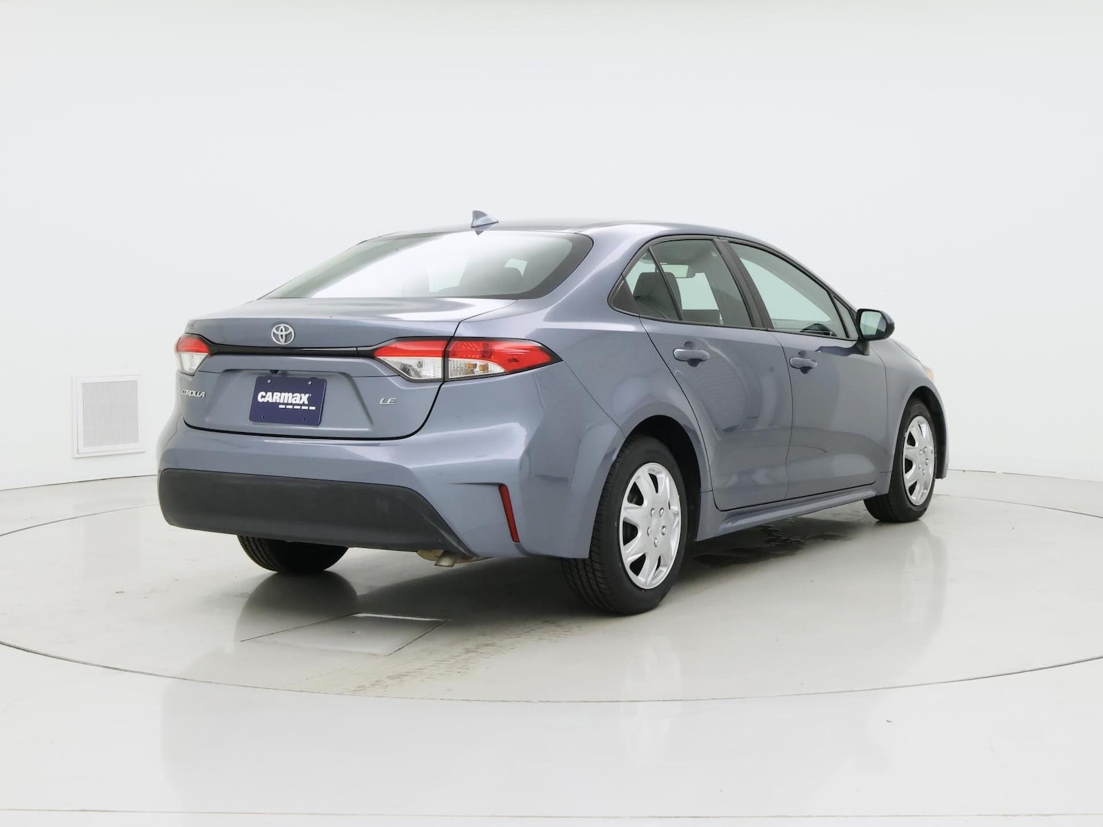 2025 Toyota Corolla LE - Photo 9