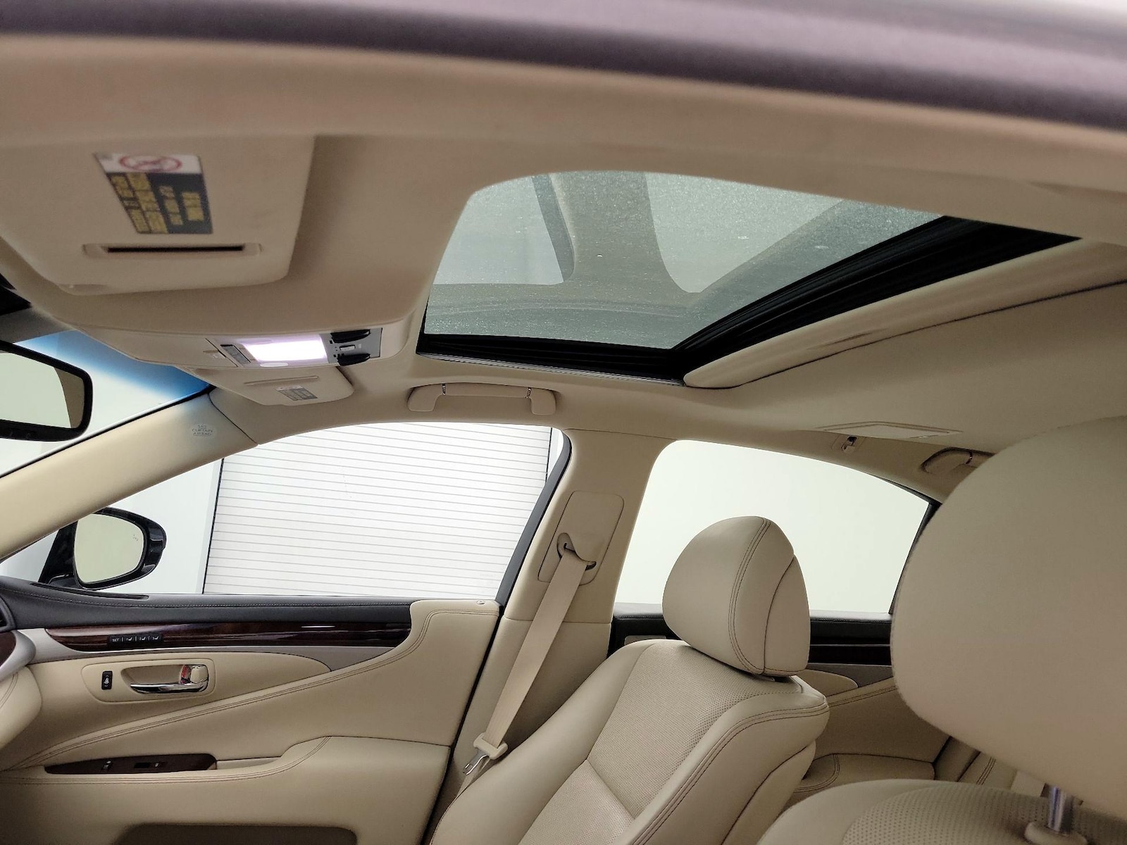 Sunroof(s) & Overhead Airbags