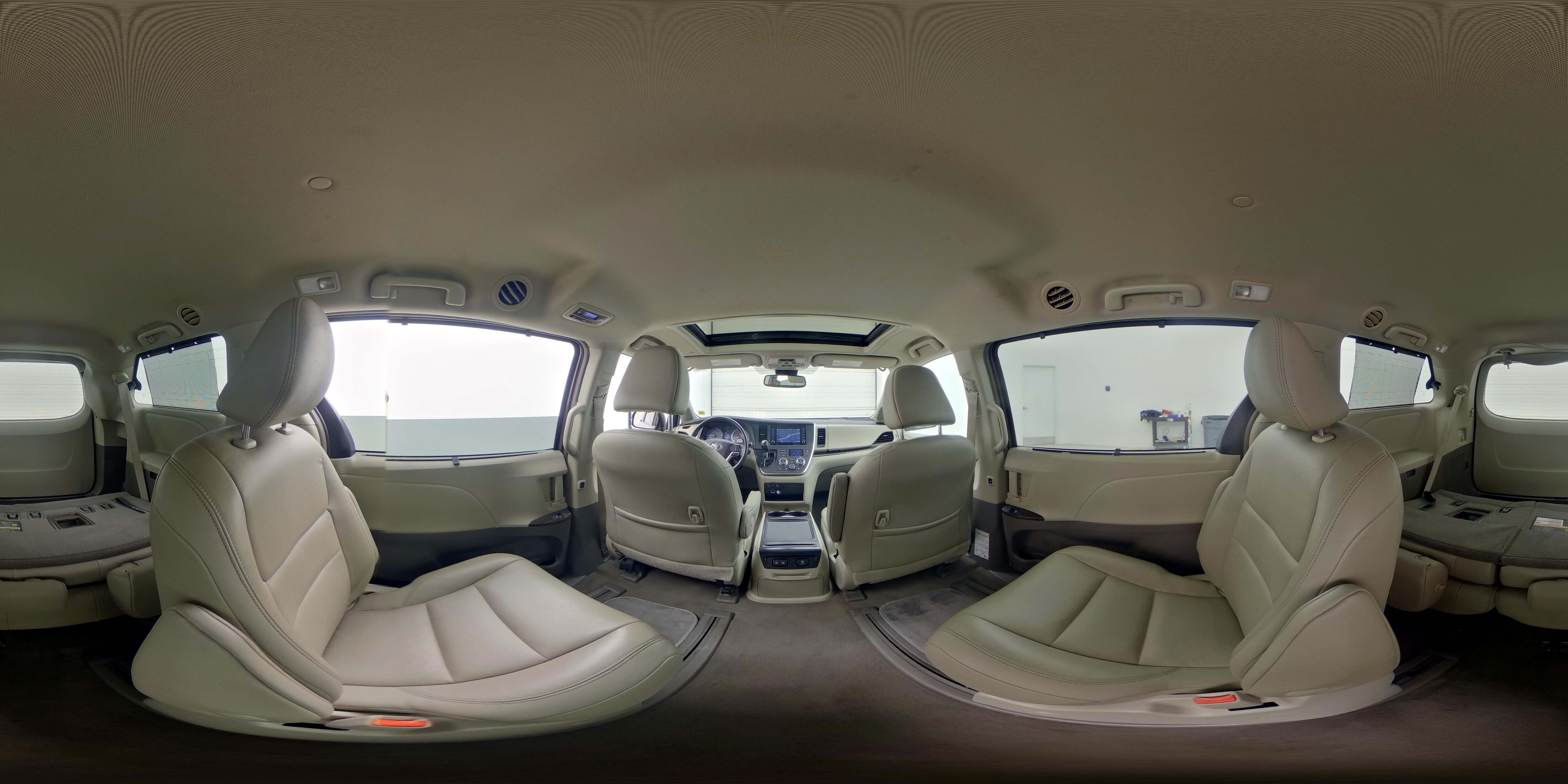 2019 Toyota Sienna XLE - Photo 29