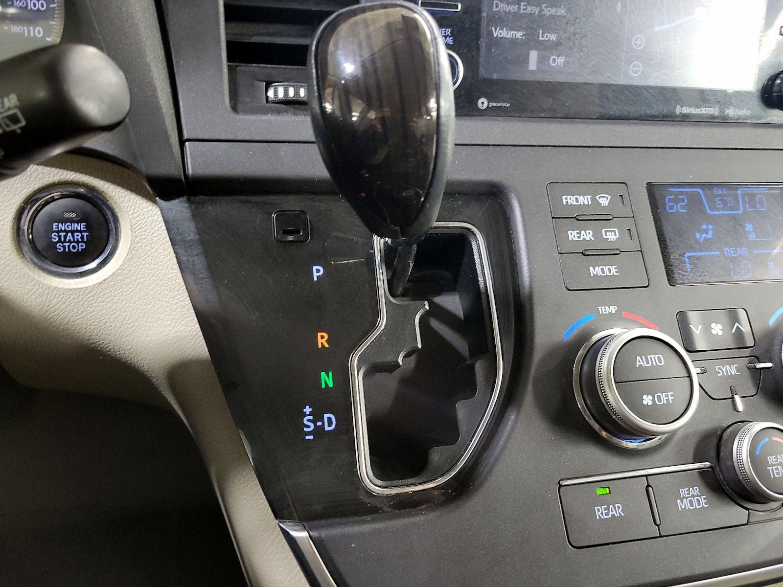 2019 Toyota Sienna XLE - Photo 19