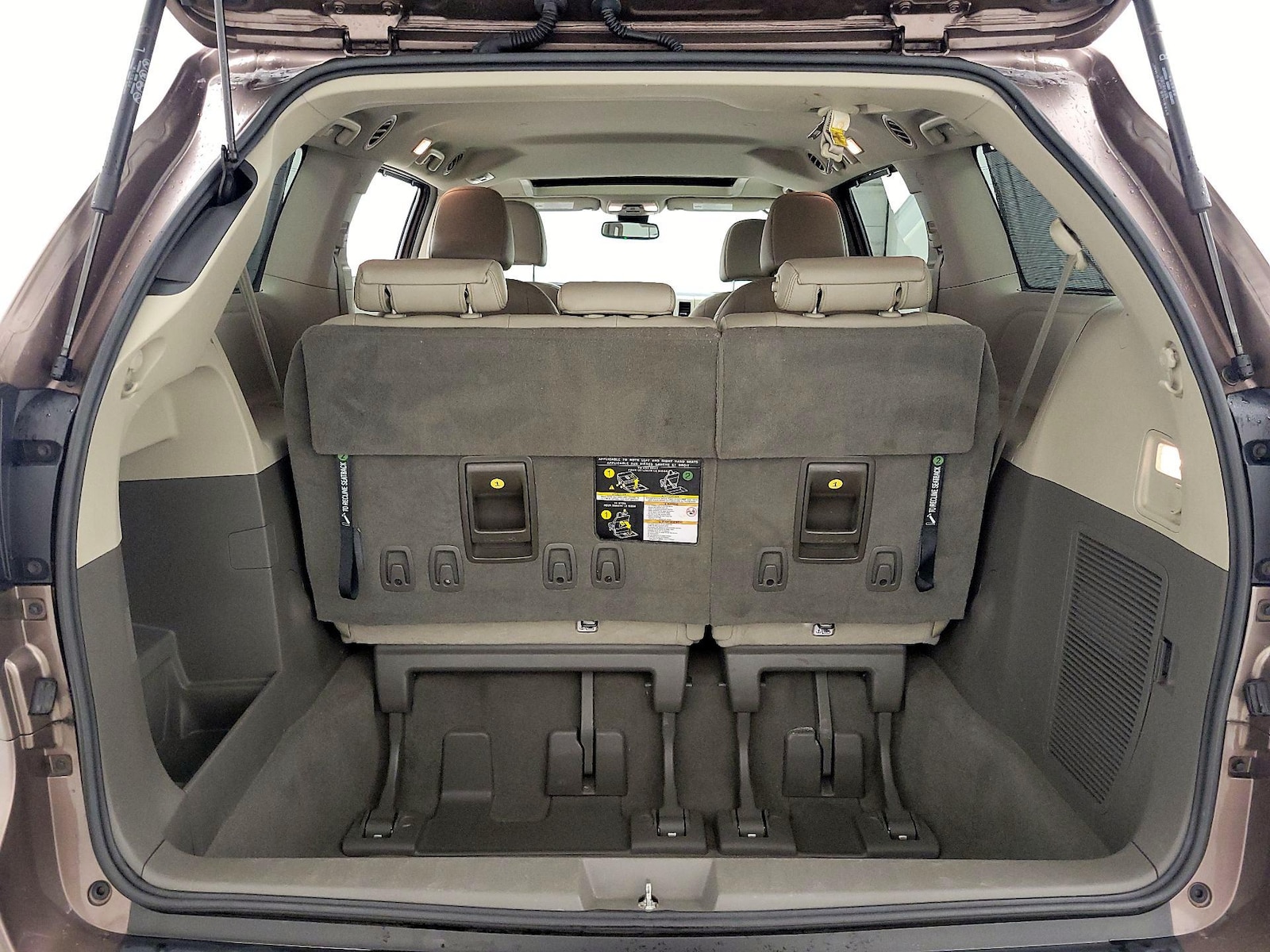 2019 Toyota Sienna XLE - Photo 24