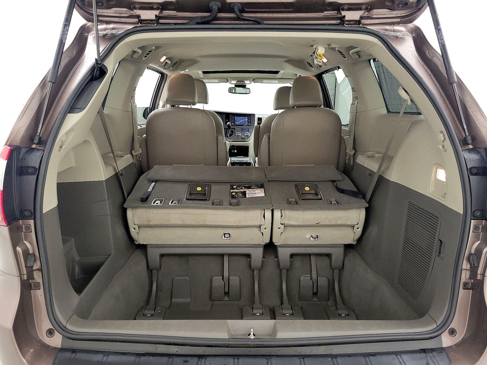2019 Toyota Sienna XLE - Photo 25