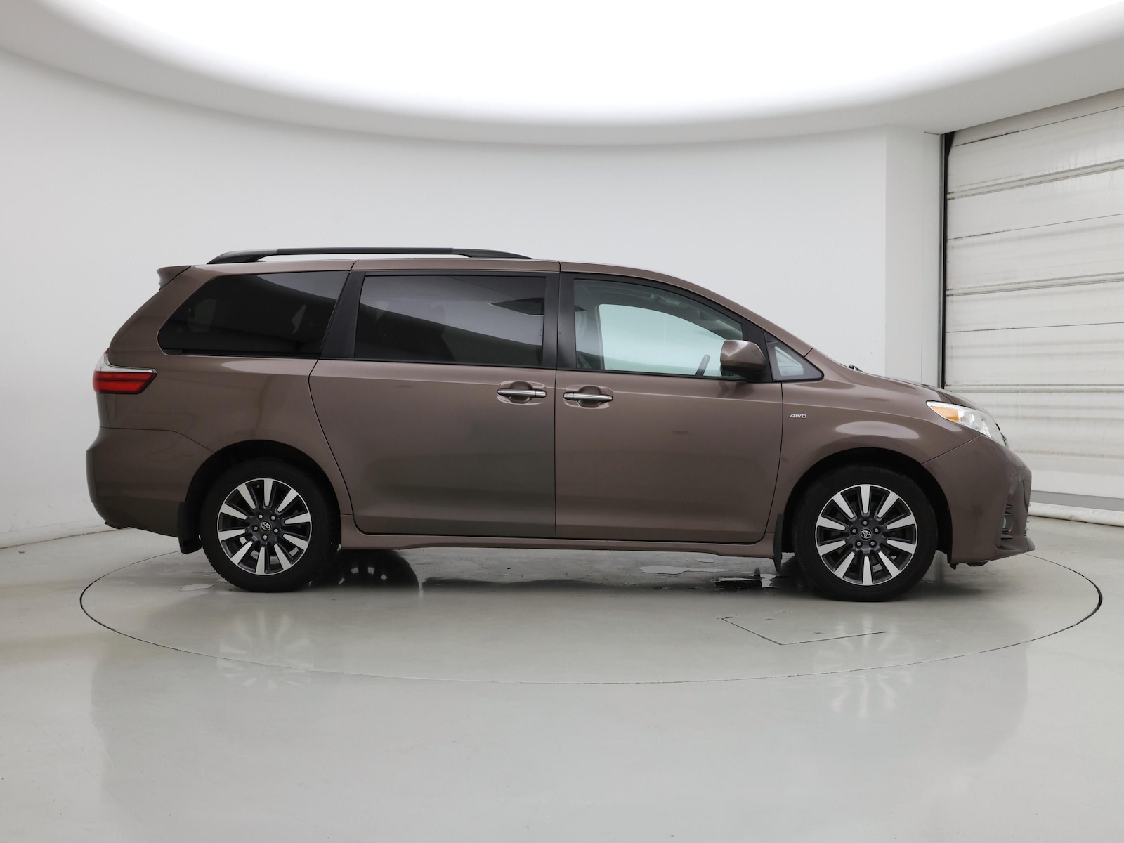 2019 Toyota Sienna XLE - Photo 8