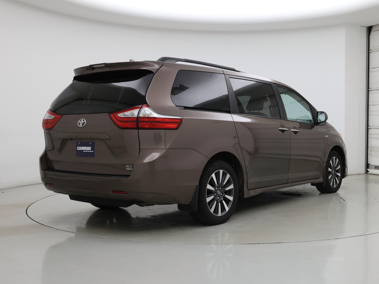2019 Toyota Sienna XLE - Photo 9