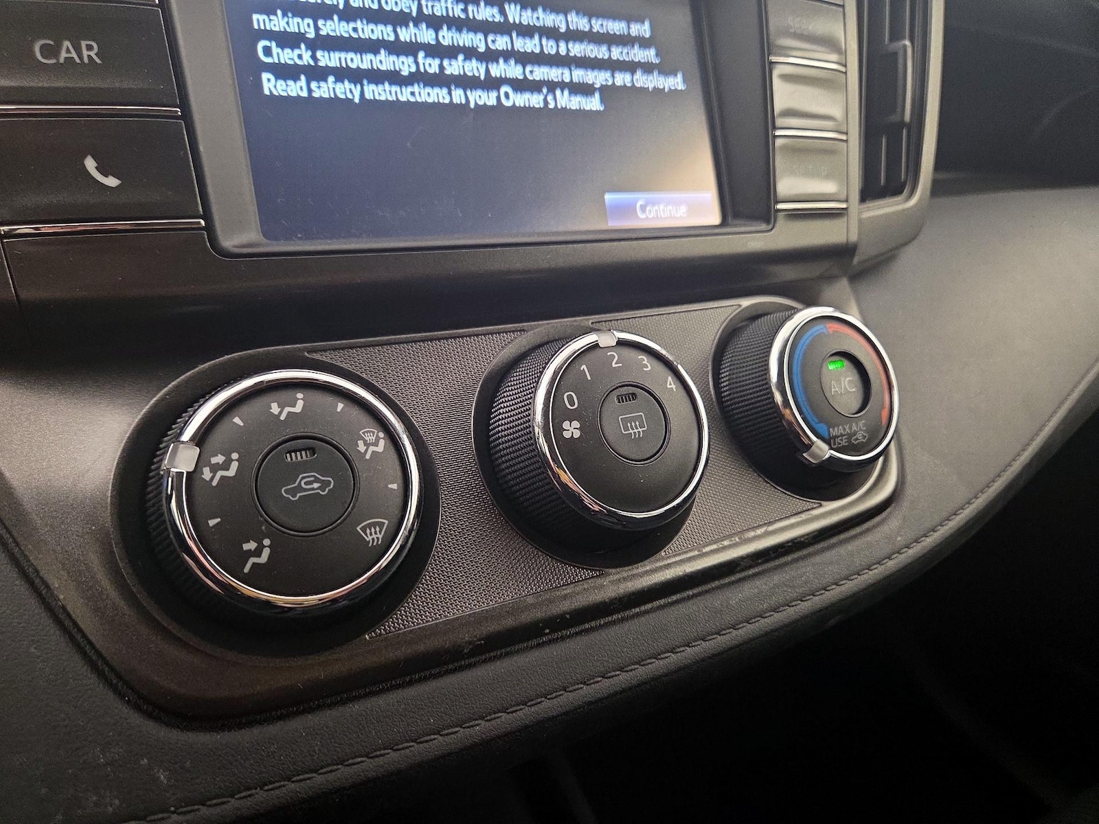 2015 Toyota RAV4 LE - Photo 17