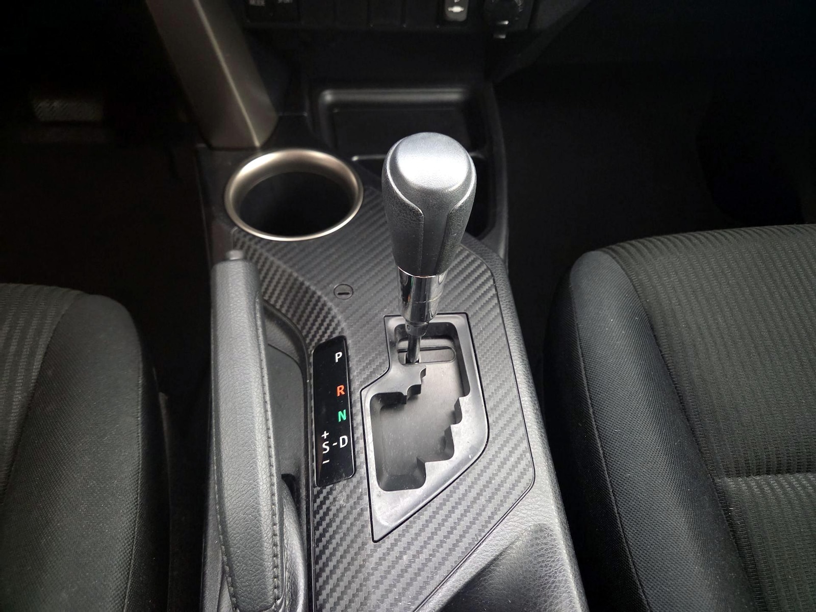 2015 Toyota RAV4 LE - Photo 18