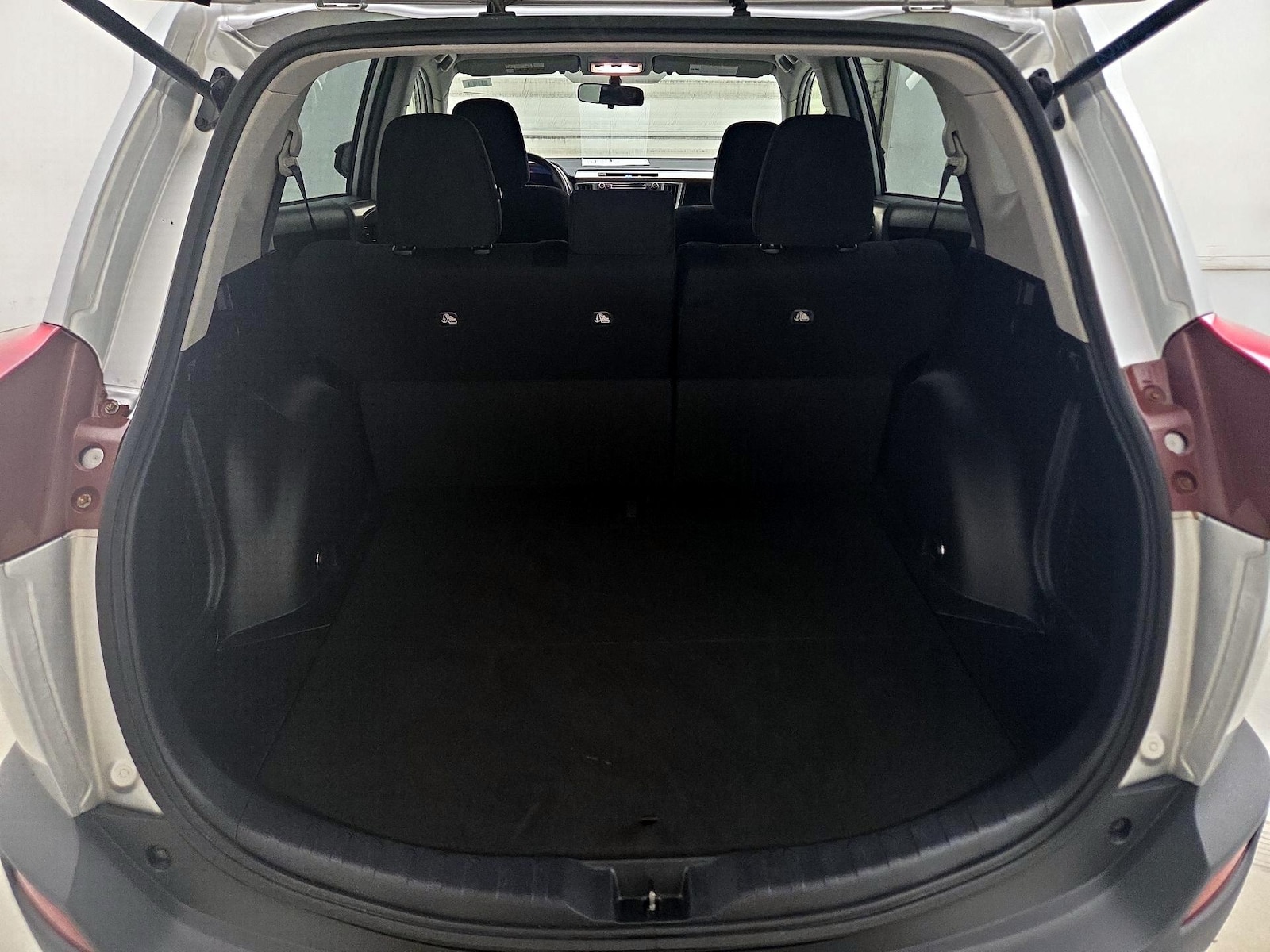 2015 Toyota RAV4 LE - Photo 21
