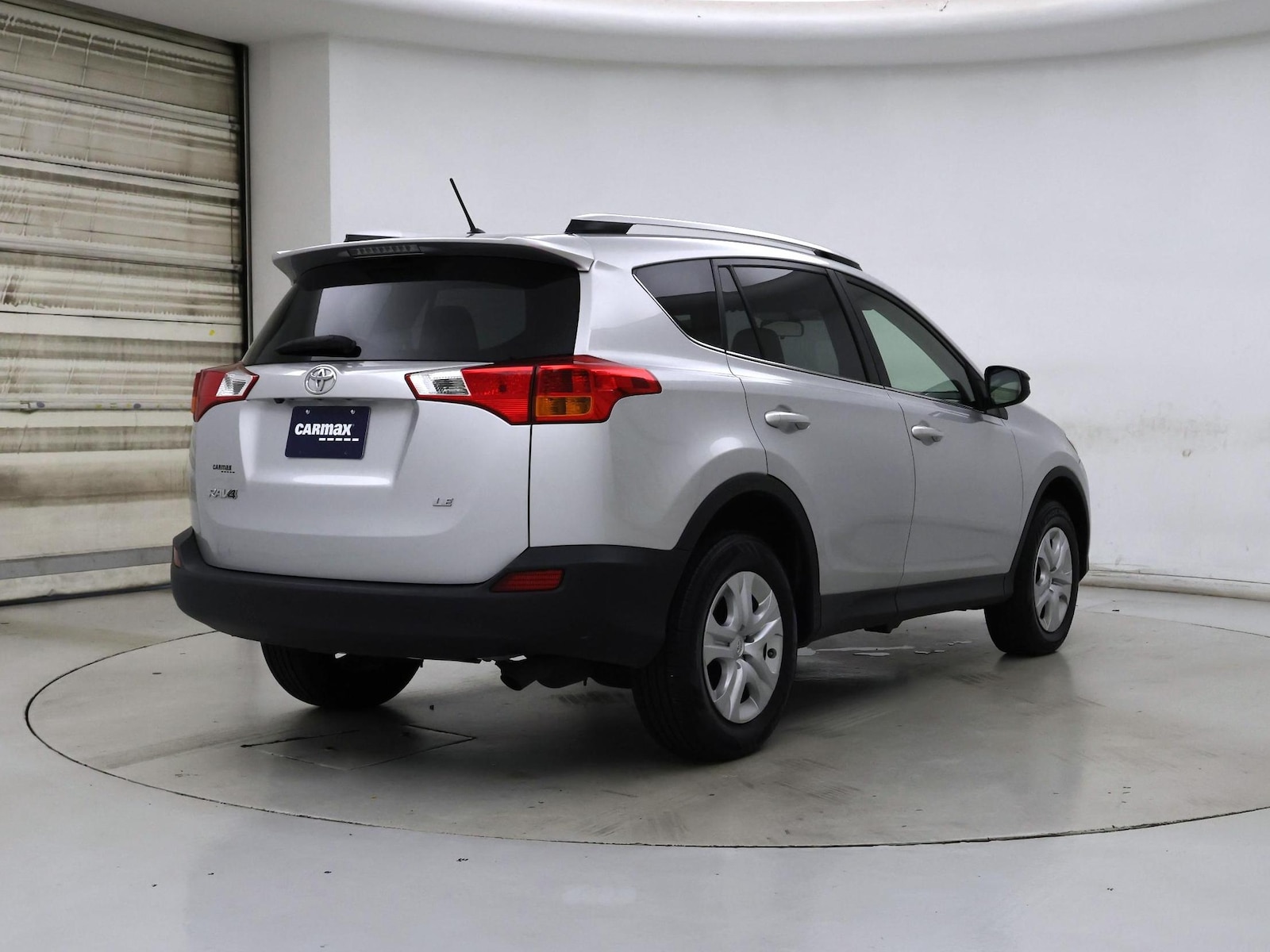 2015 Toyota RAV4 LE - Photo 9