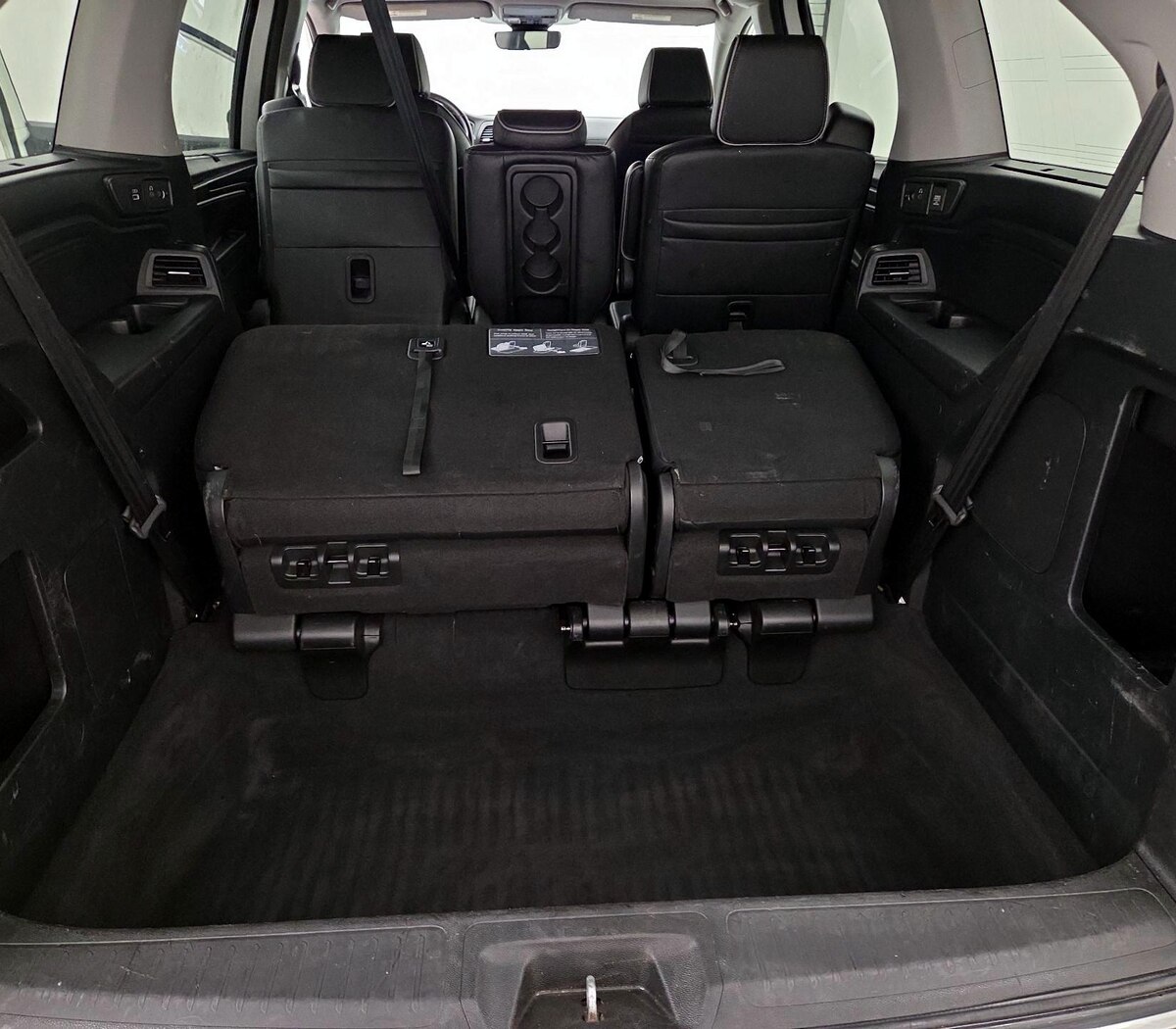 Trunk/Cargo (Seats Up)