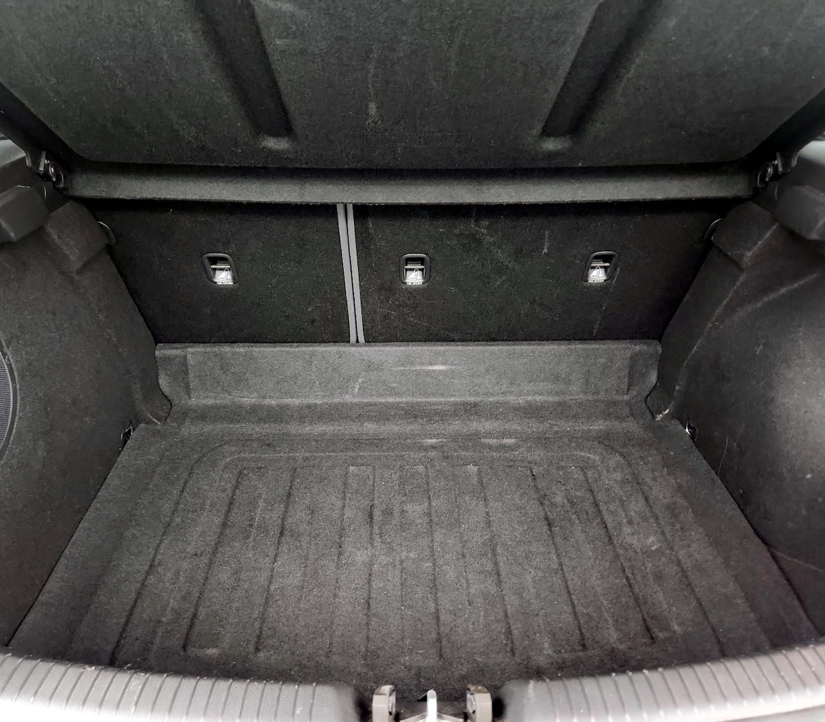 Trunk/Cargo (Seats Up)