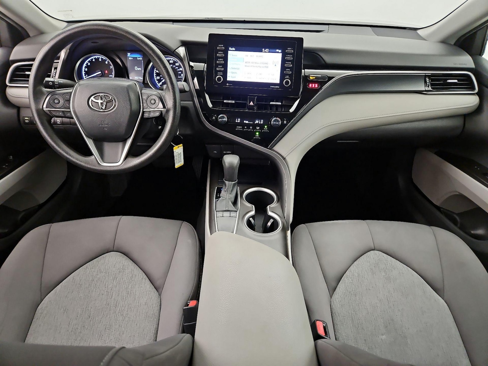 2022 Toyota Camry LE - Photo 10