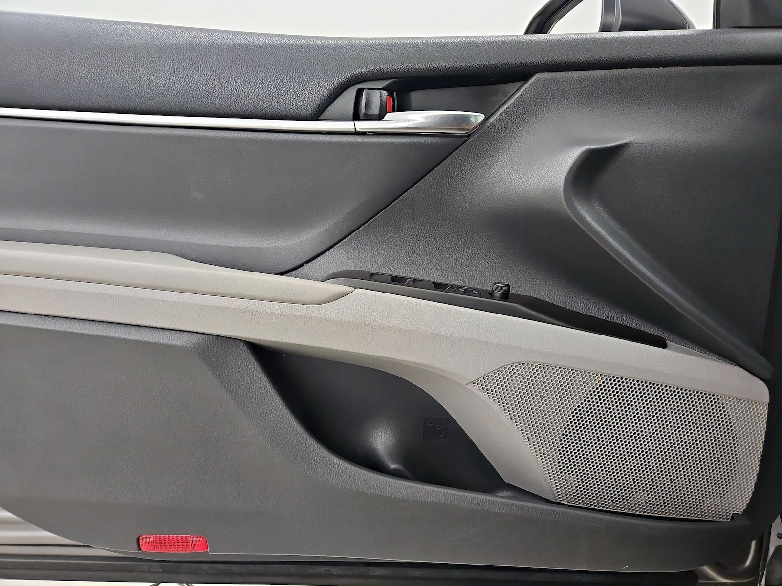 2022 Toyota Camry LE - Photo 13